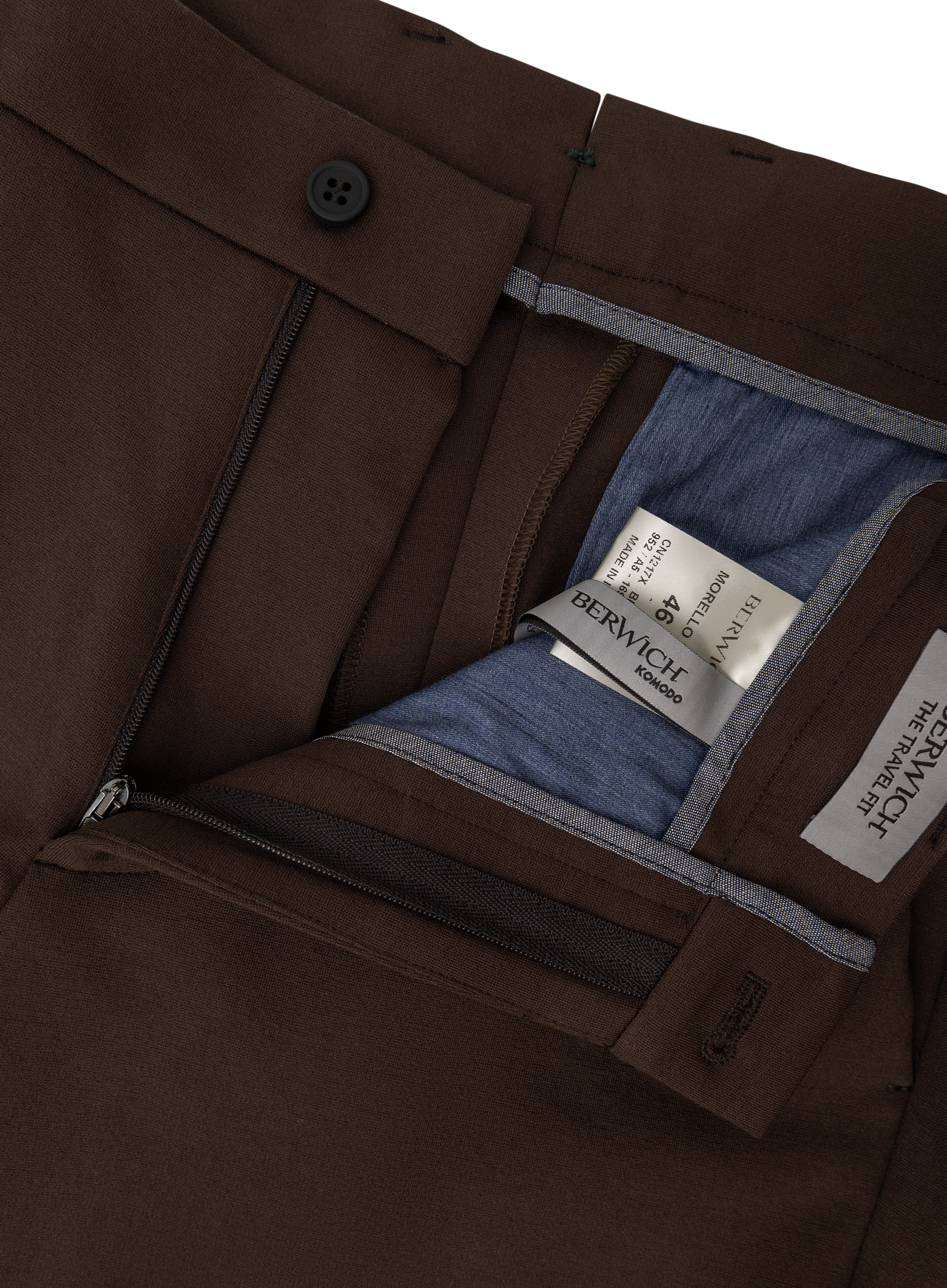 Morello chino | FULL_WIDTH | D.Bruin