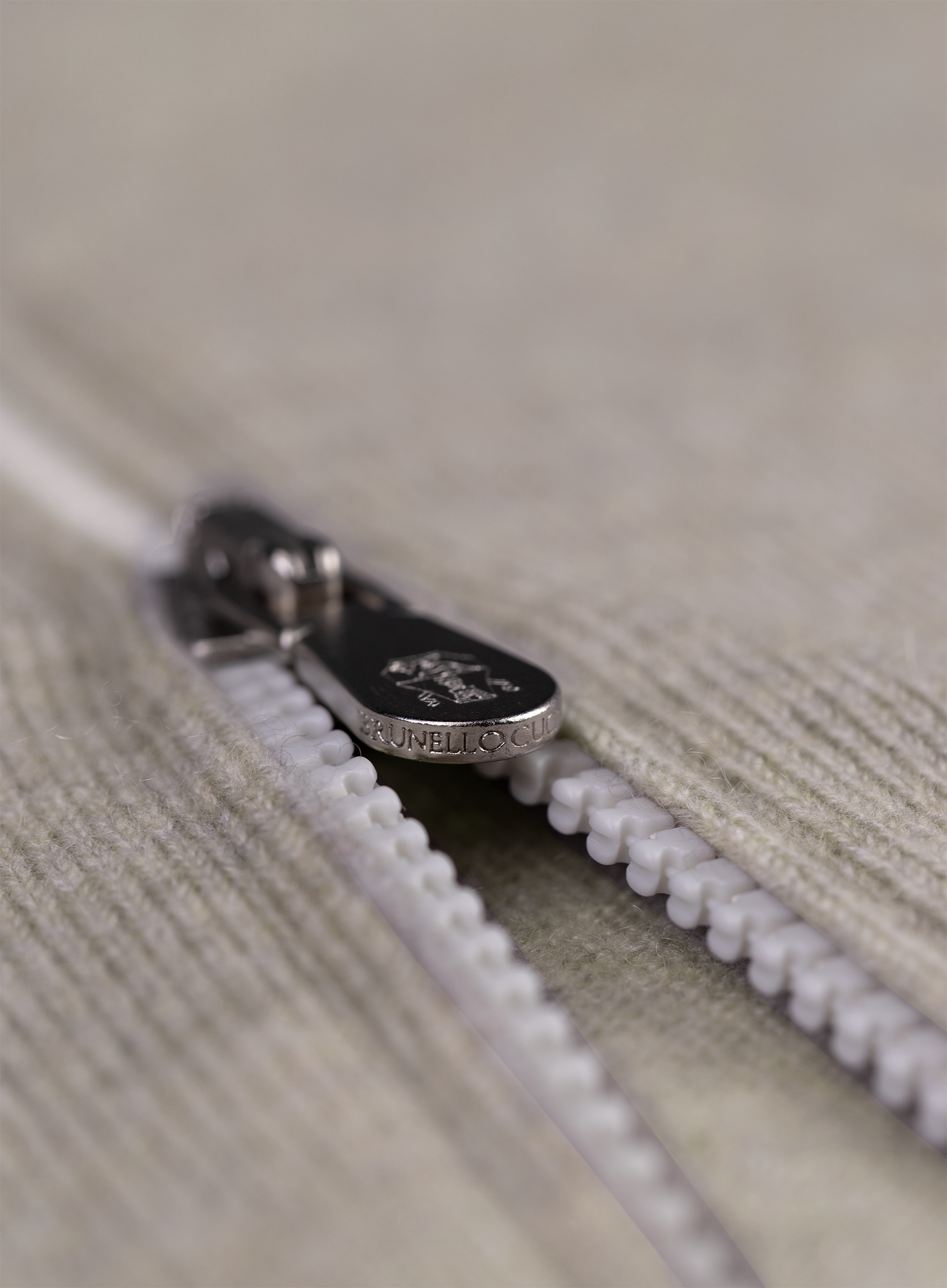 Cashmere zip vest