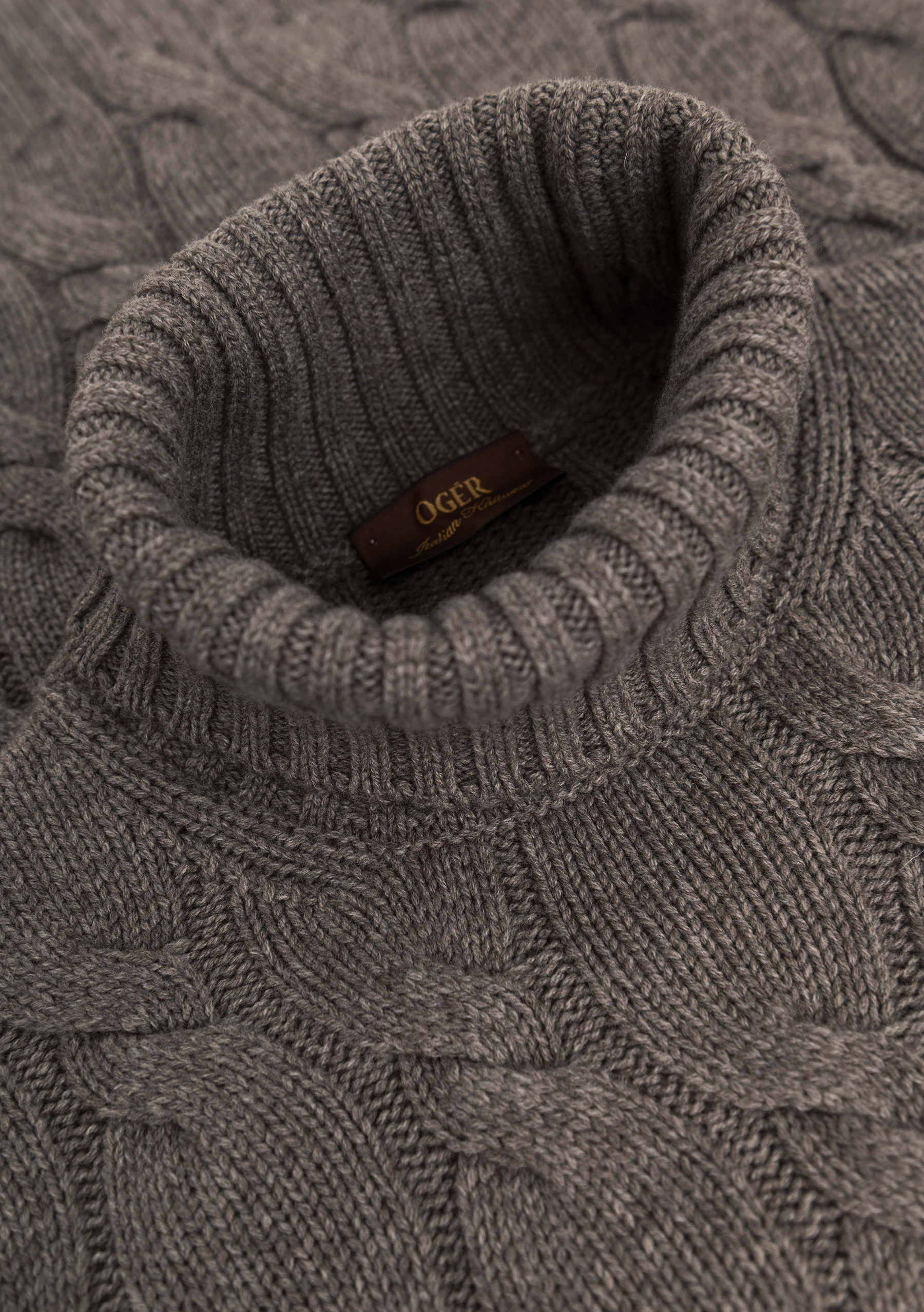 Coltrui met kabelpatroon van wol en cashmere | FULL_WIDTH | TAUPE