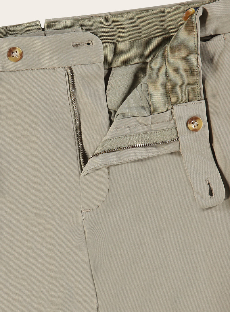 Slim-fit chinos made of cotton