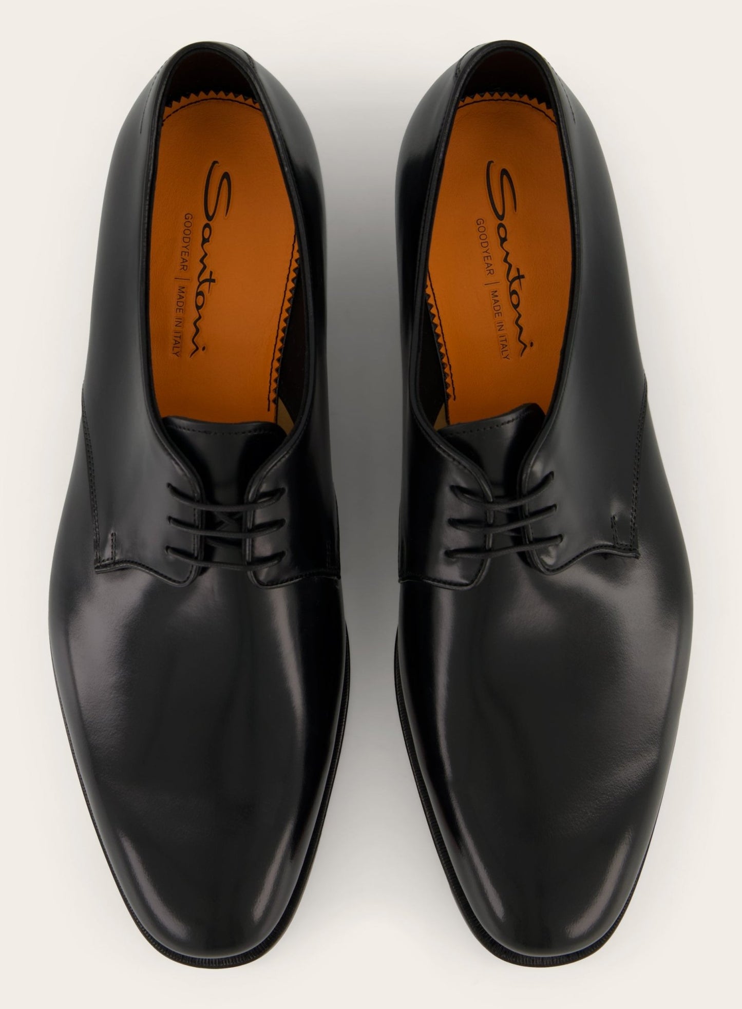 Oxford lace-up shoe made of leather