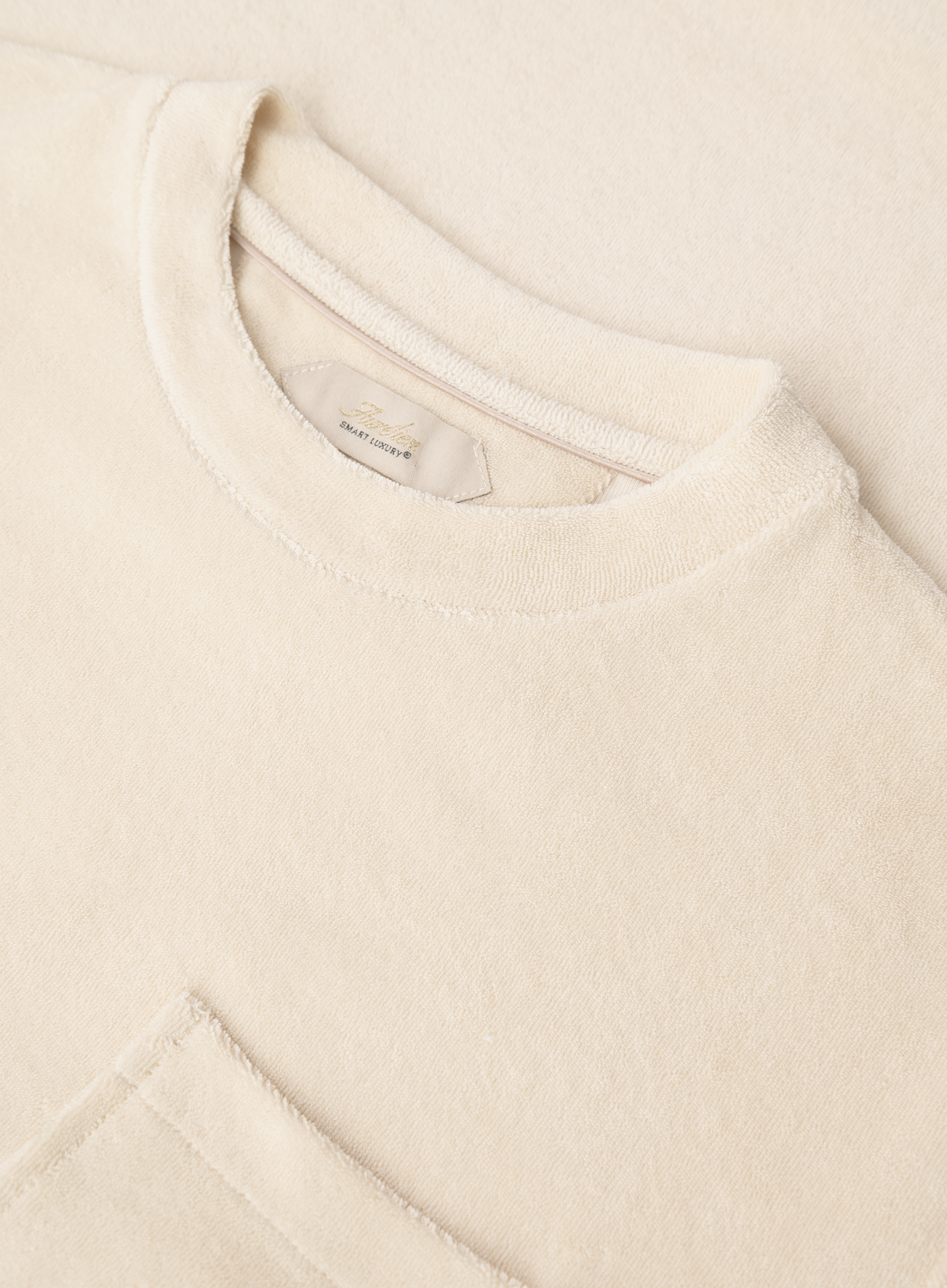 T-shirt met borstzak van badstof | FULL_WIDTH | ROOM-WIT