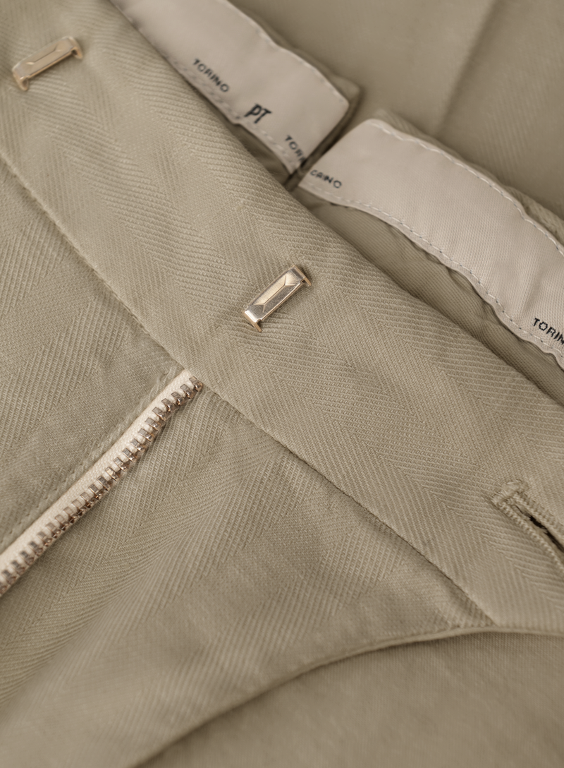 Pleated cotton and linen trousers