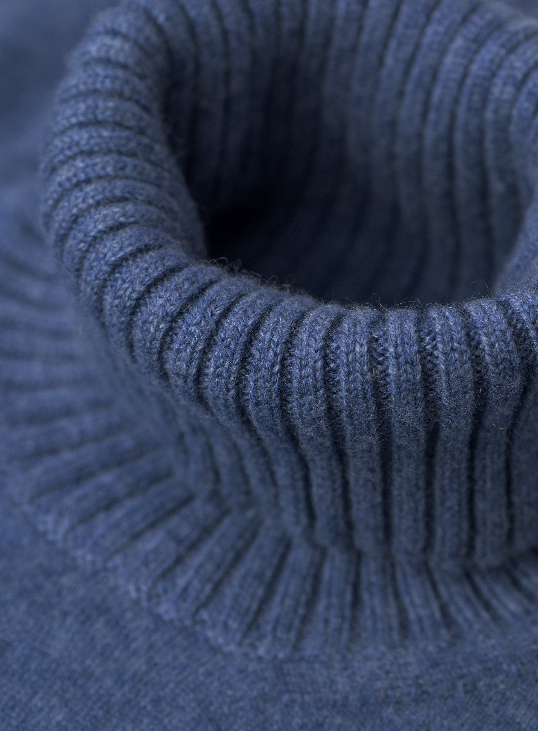 Handgemaakte coltrui van cashmere | FULL_WIDTH | Blauw