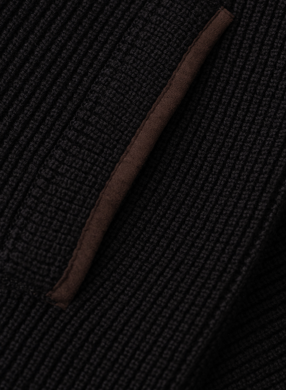 Knoopvest in wol | FULL_WIDTH | Zwart