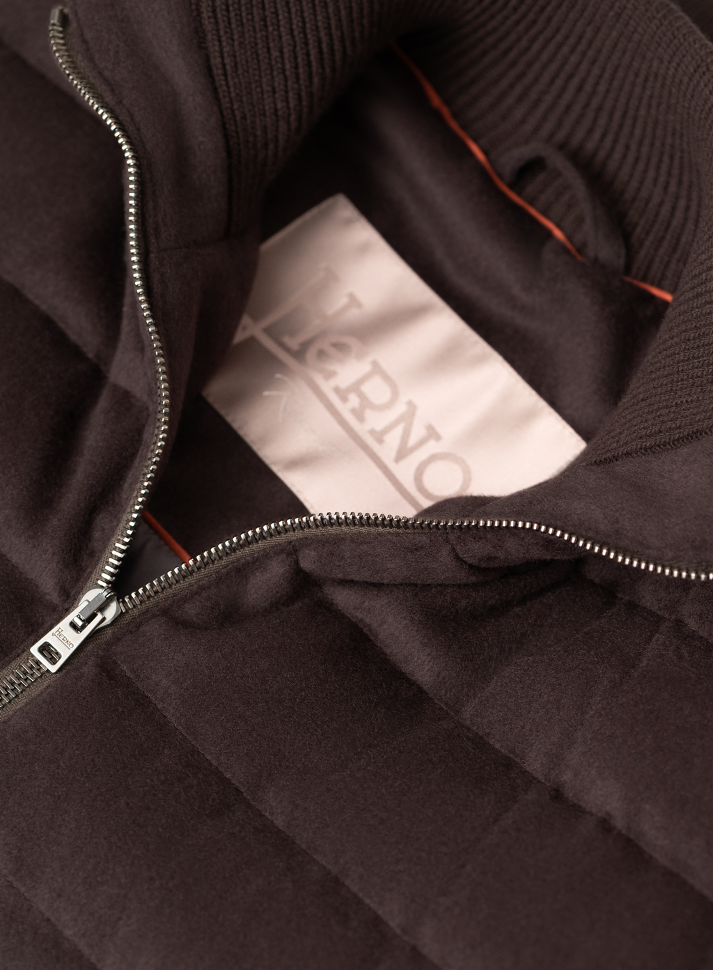 Jack in wol en technische stof | FULL_WIDTH | Bruin