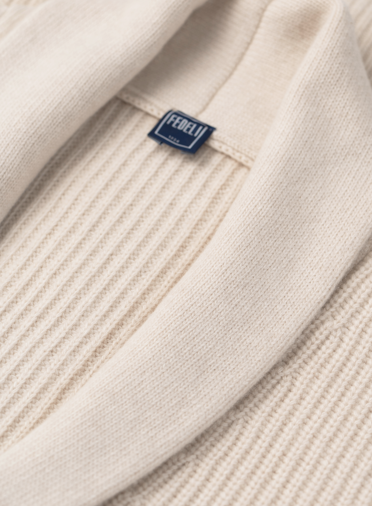 Knoopvest in wol cashmere | FULL_WIDTH | L.BEIGE