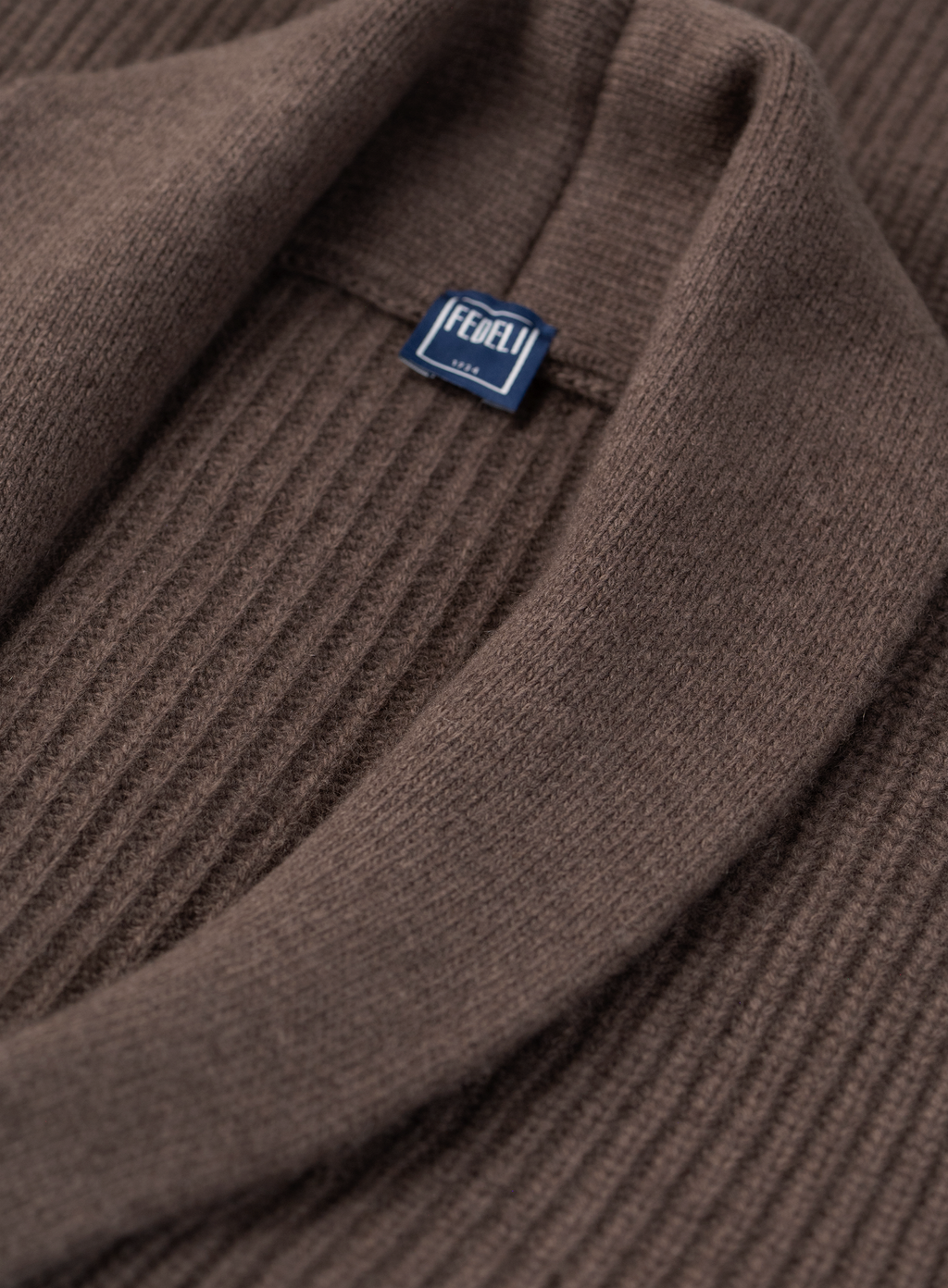 Knoopvest in wol cashmere | FULL_WIDTH | TAUPE