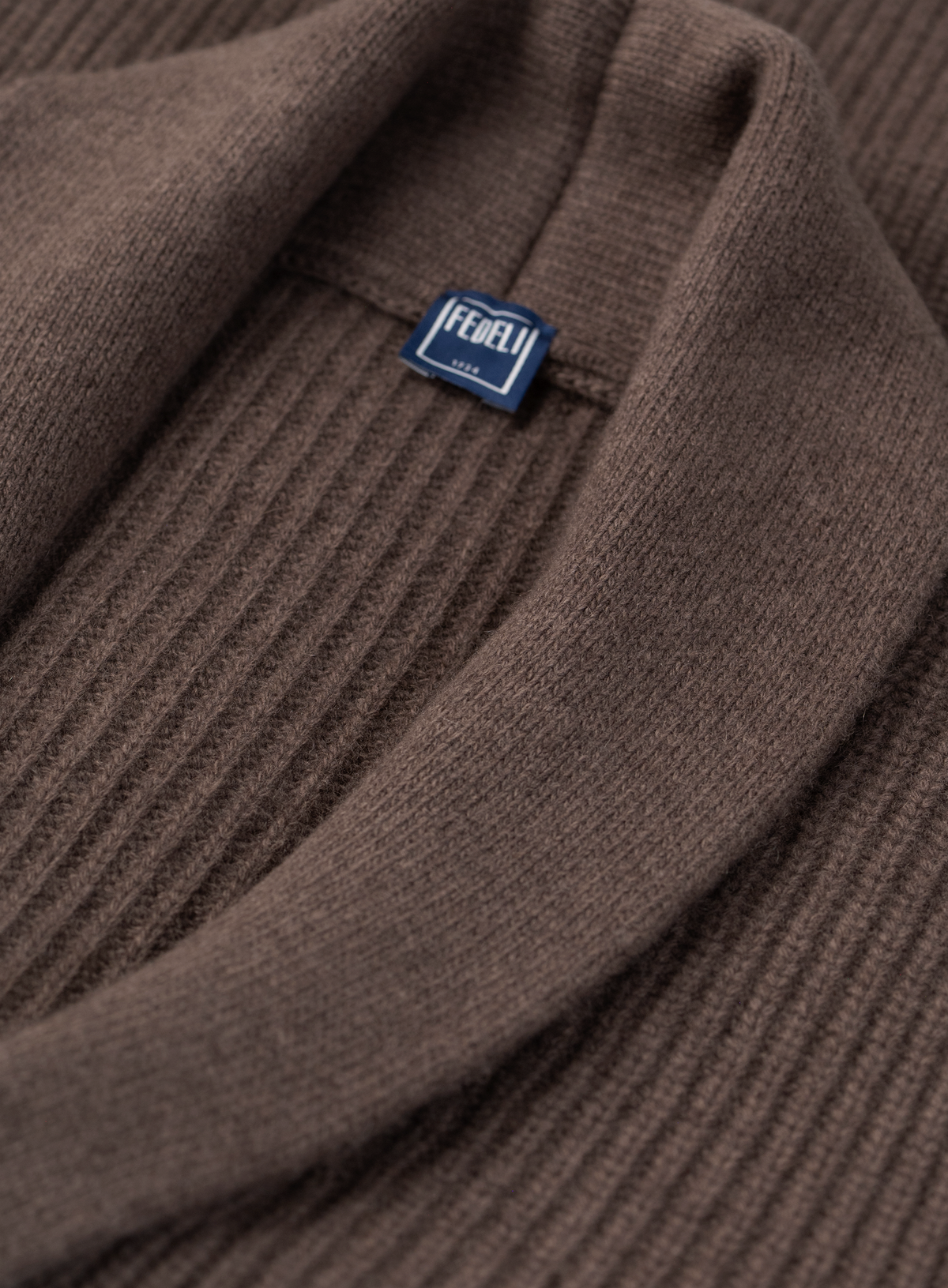 Knoopvest in wol cashmere | FULL_WIDTH | TAUPE