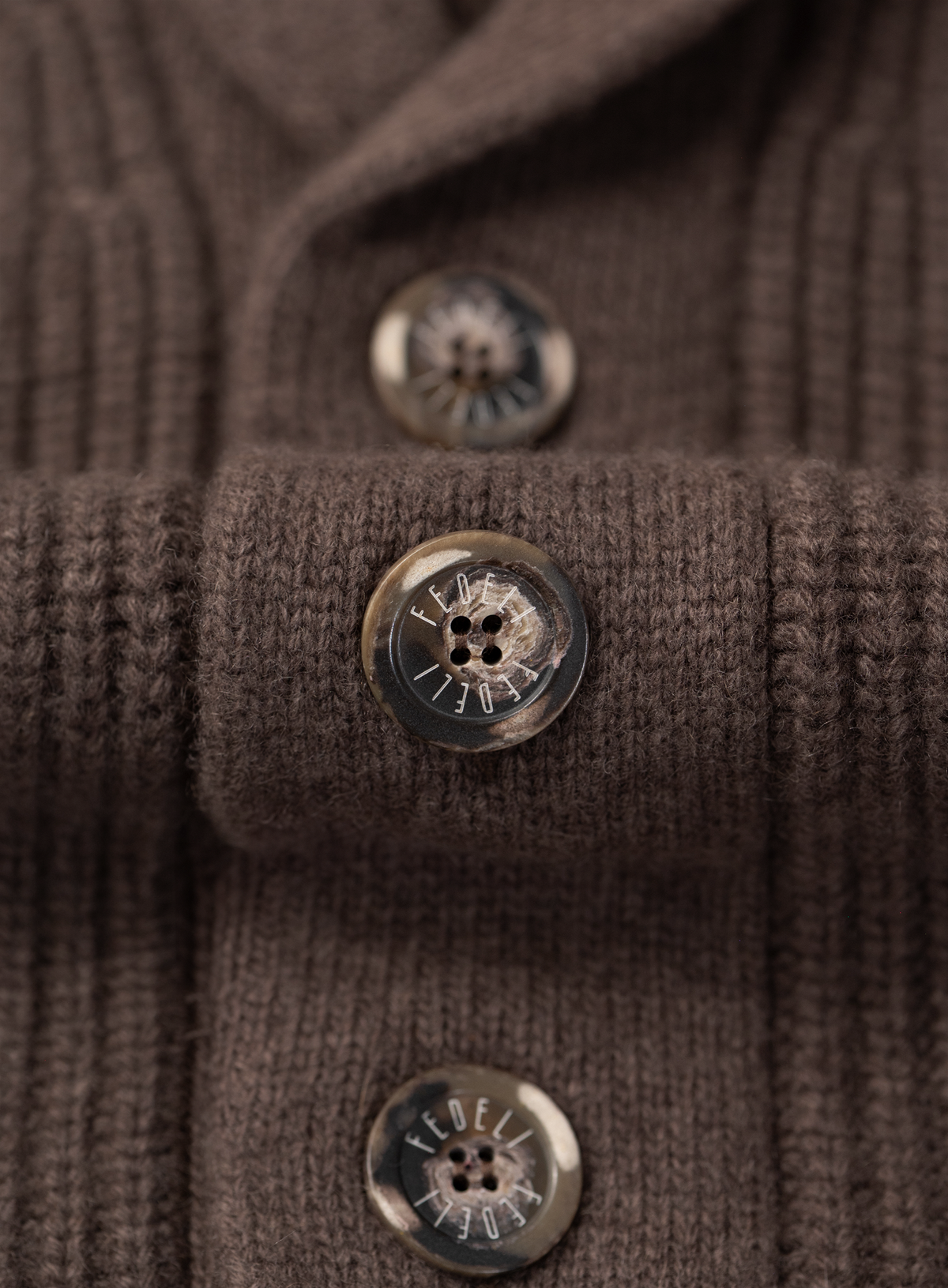 Knoopvest in wol cashmere | FULL_WIDTH | TAUPE