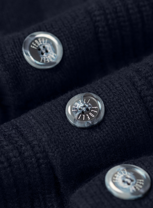 Knoopvest in wol cashmere