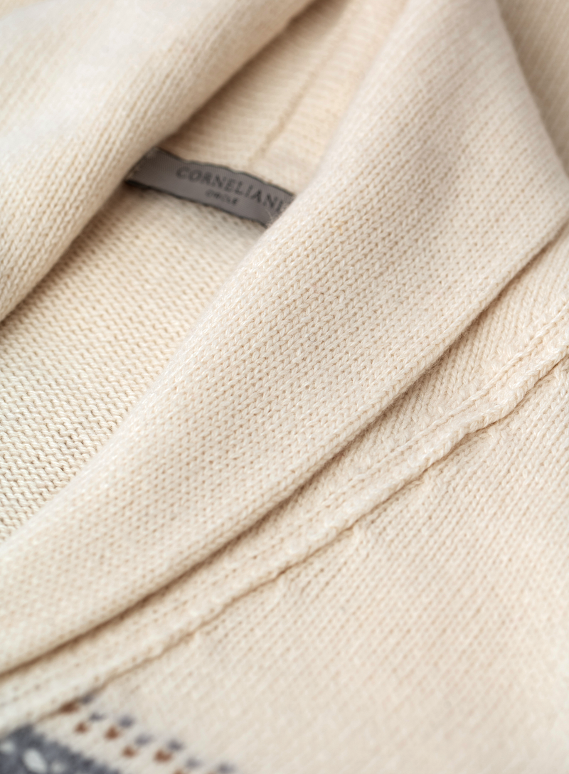 Knoopvest van cashmere, alpaca en scheerwol met sjaalkraag | FULL_WIDTH | ROOM-WIT