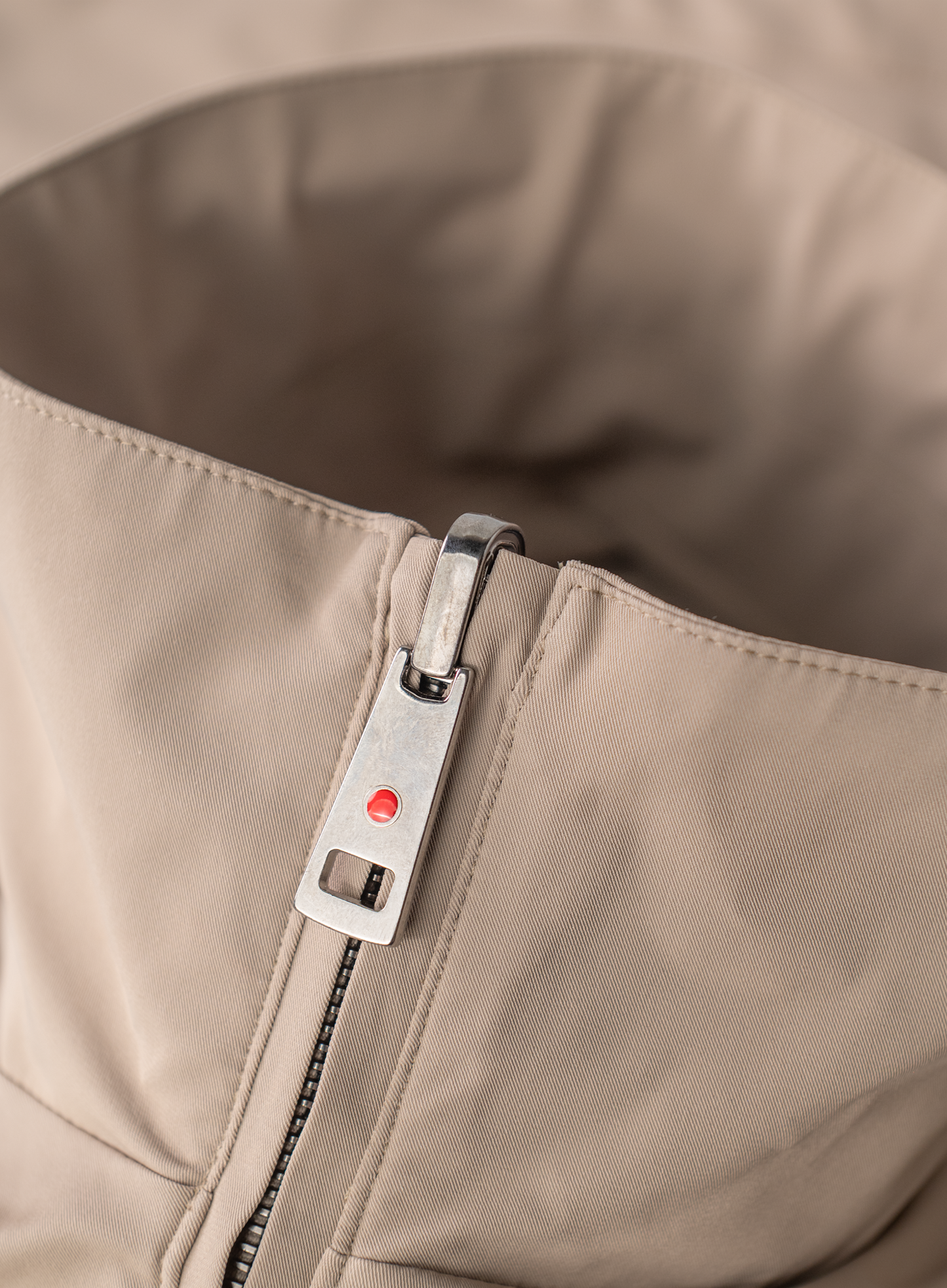 Bodywarmer met opstaande kraag | TAUPE