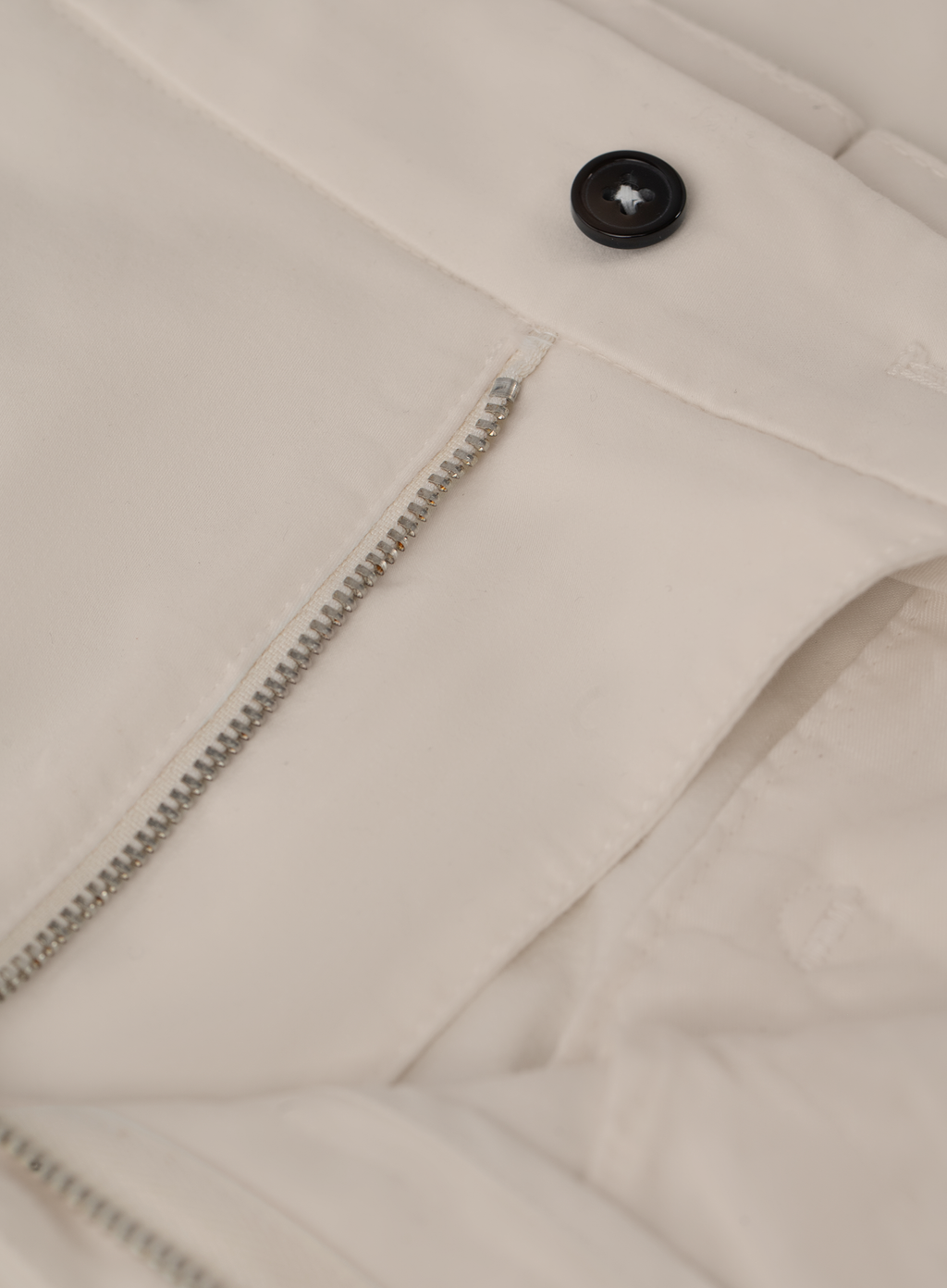 Verfijnde chino in tailored fit | FULL_WIDTH | KIEZEL