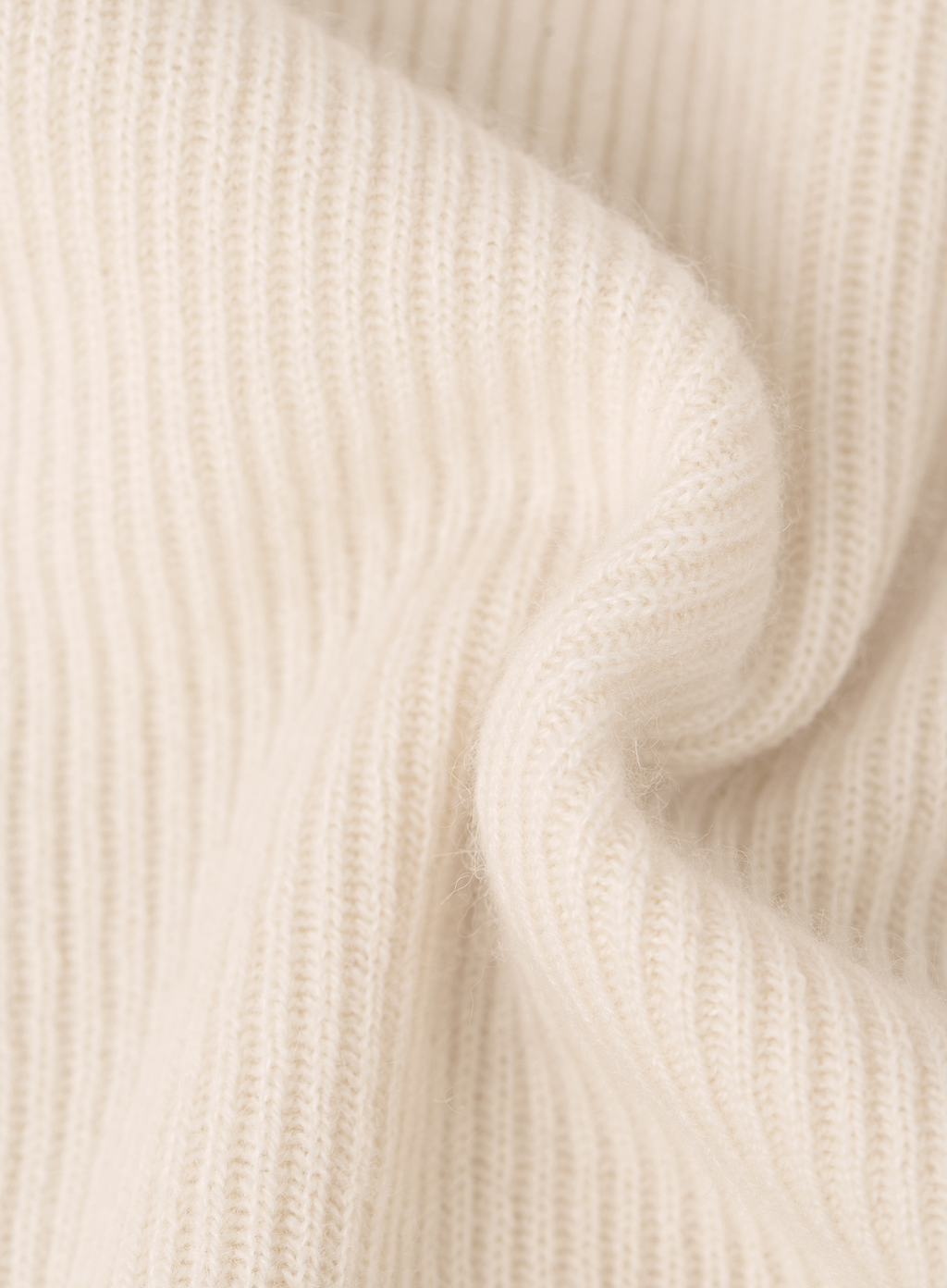 Sweater van cashmere in English rib | FULL_WIDTH | ROOM-WIT