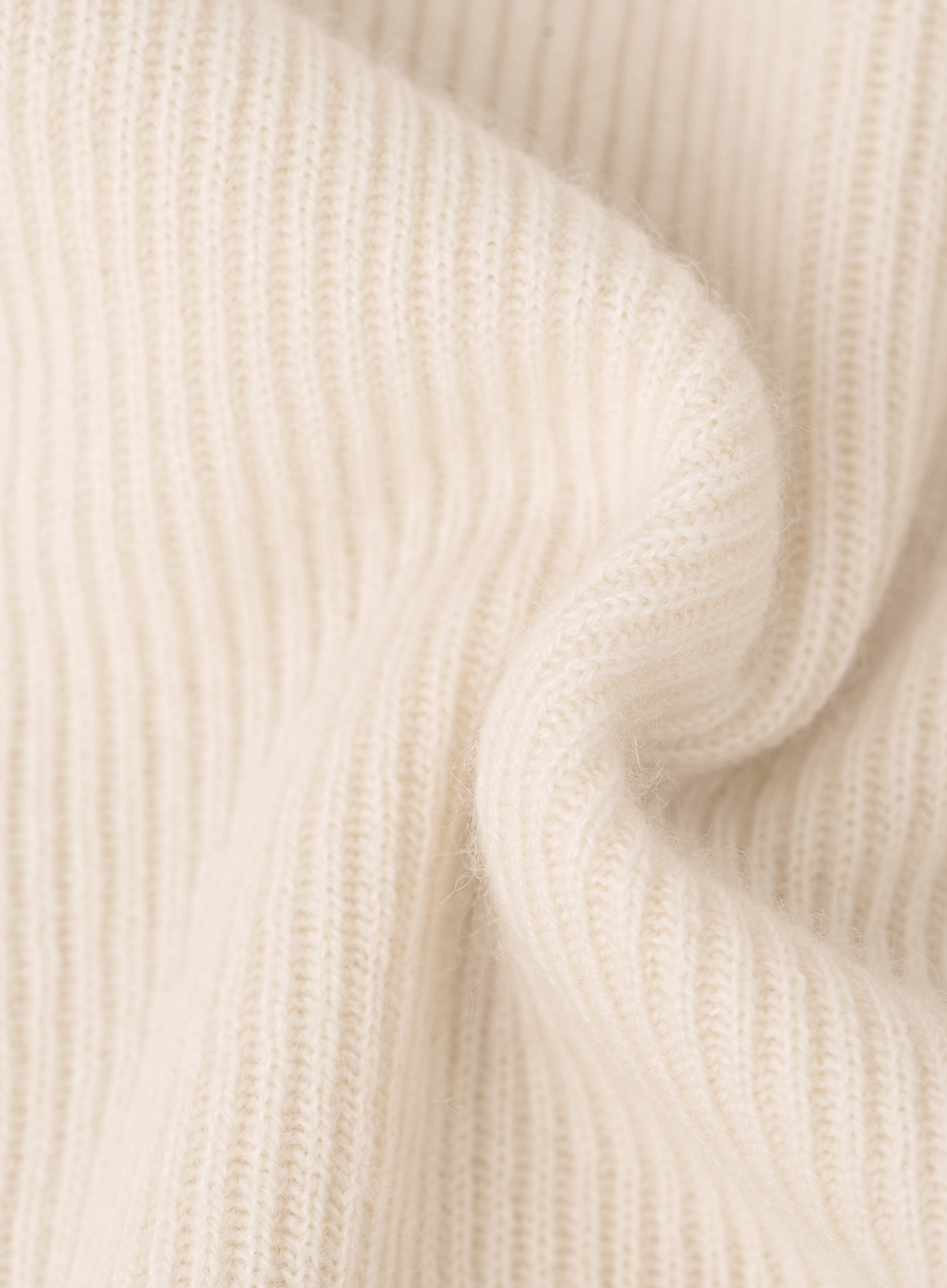 Sweater van cashmere in English rib | FULL_WIDTH | ROOM-WIT
