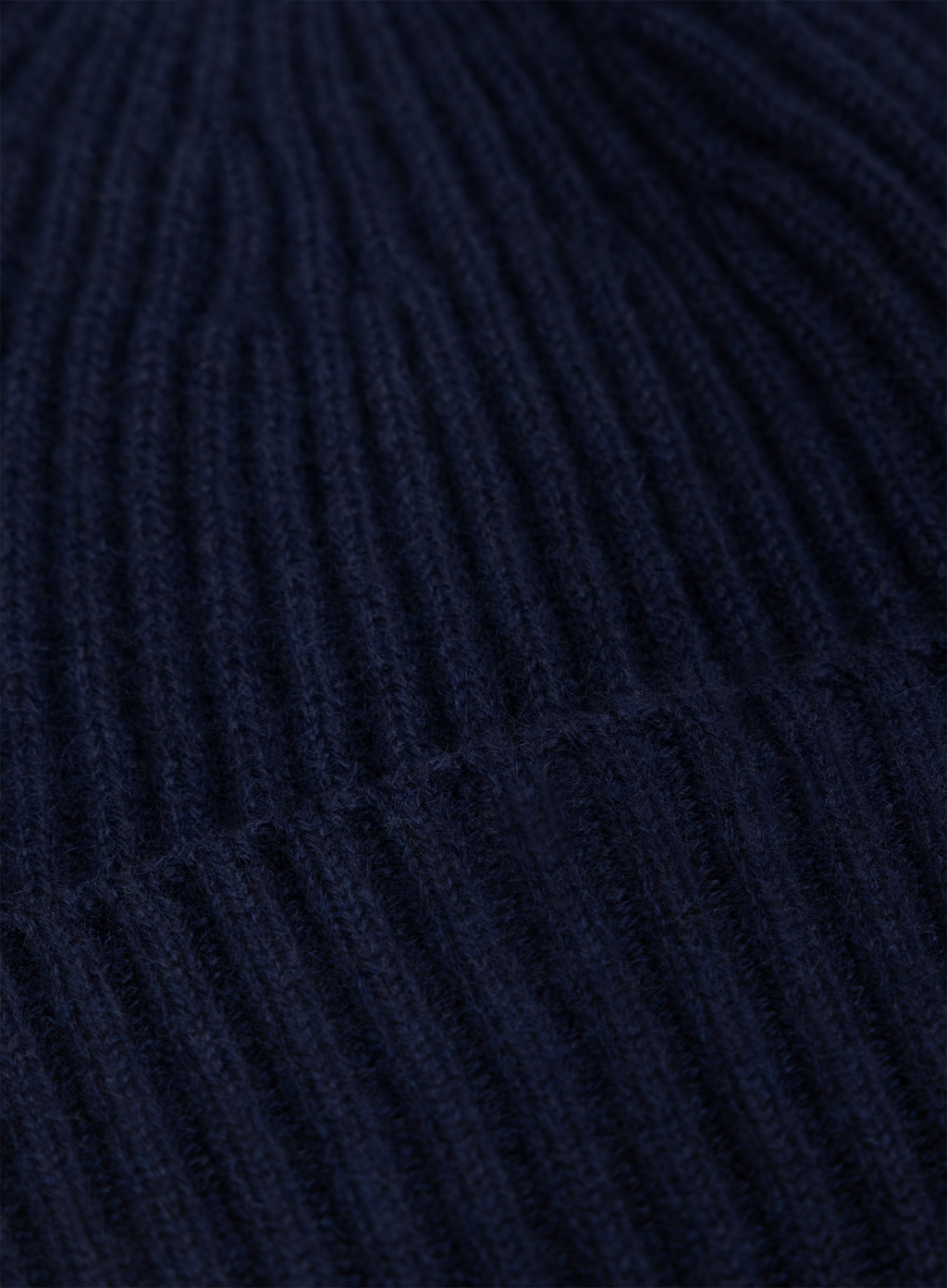 Beanie van cashmere met Engels ribpatroon | FULL_WIDTH | BLUE NAVY