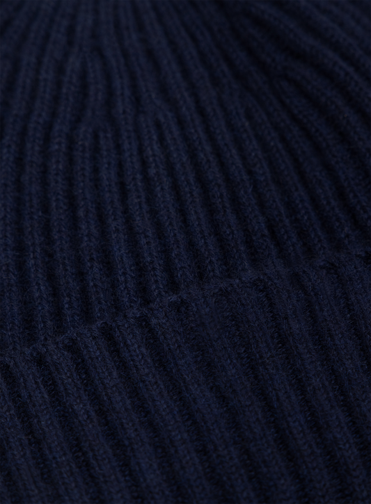 Beanie van cashmere met Engels ribpatroon