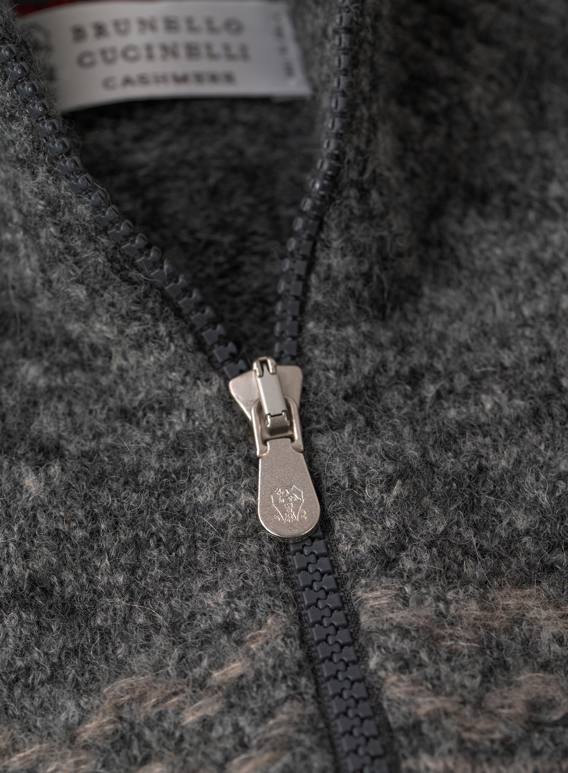 Ritsvest met Noors jacquarddessin van alpaca, cashmere en wol | FULL_WIDTH | GRIJS-BEIGE