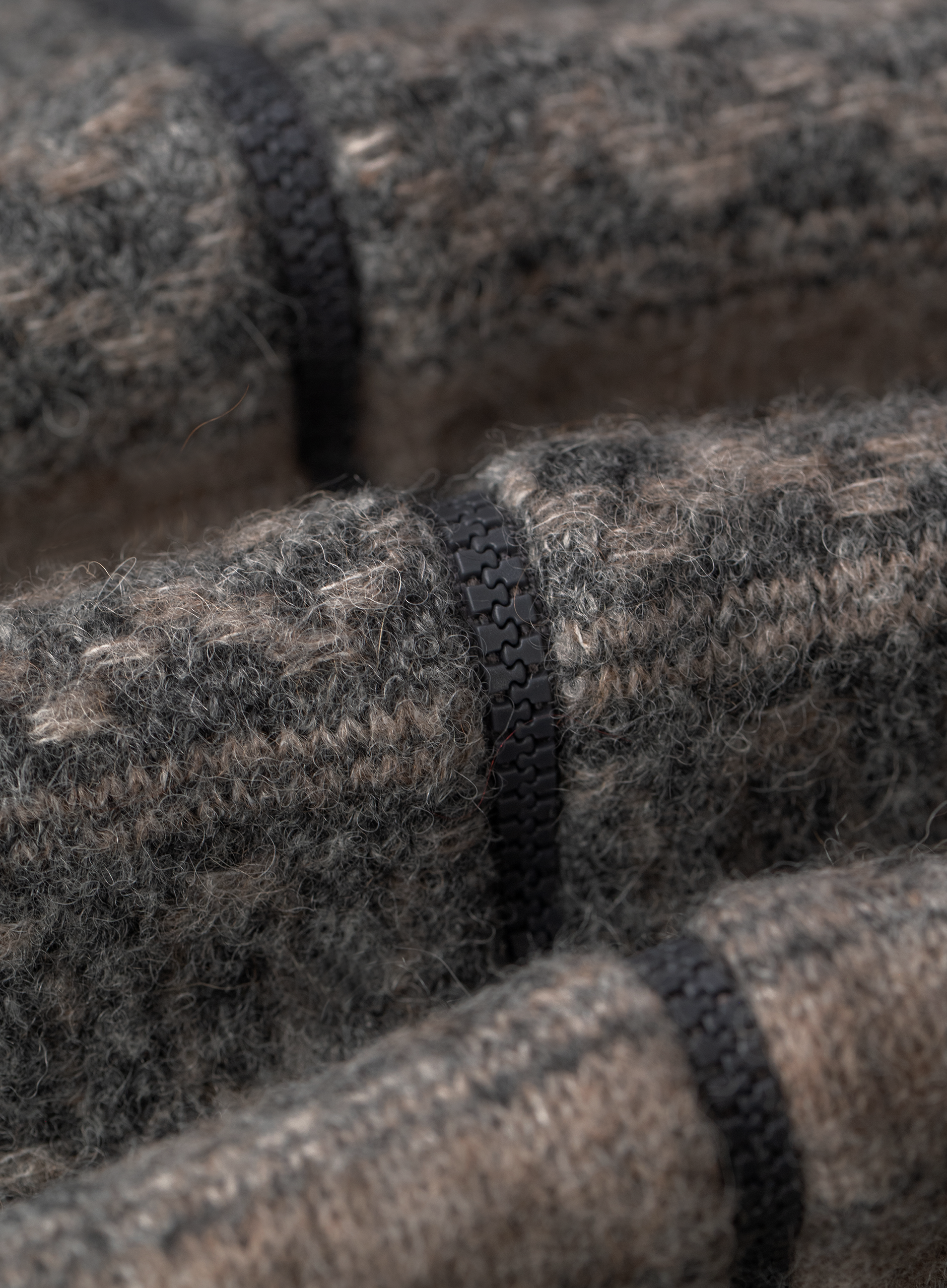 Ritsvest met Noors jacquarddessin van alpaca, cashmere en wol | FULL_WIDTH | GRIJS-BEIGE