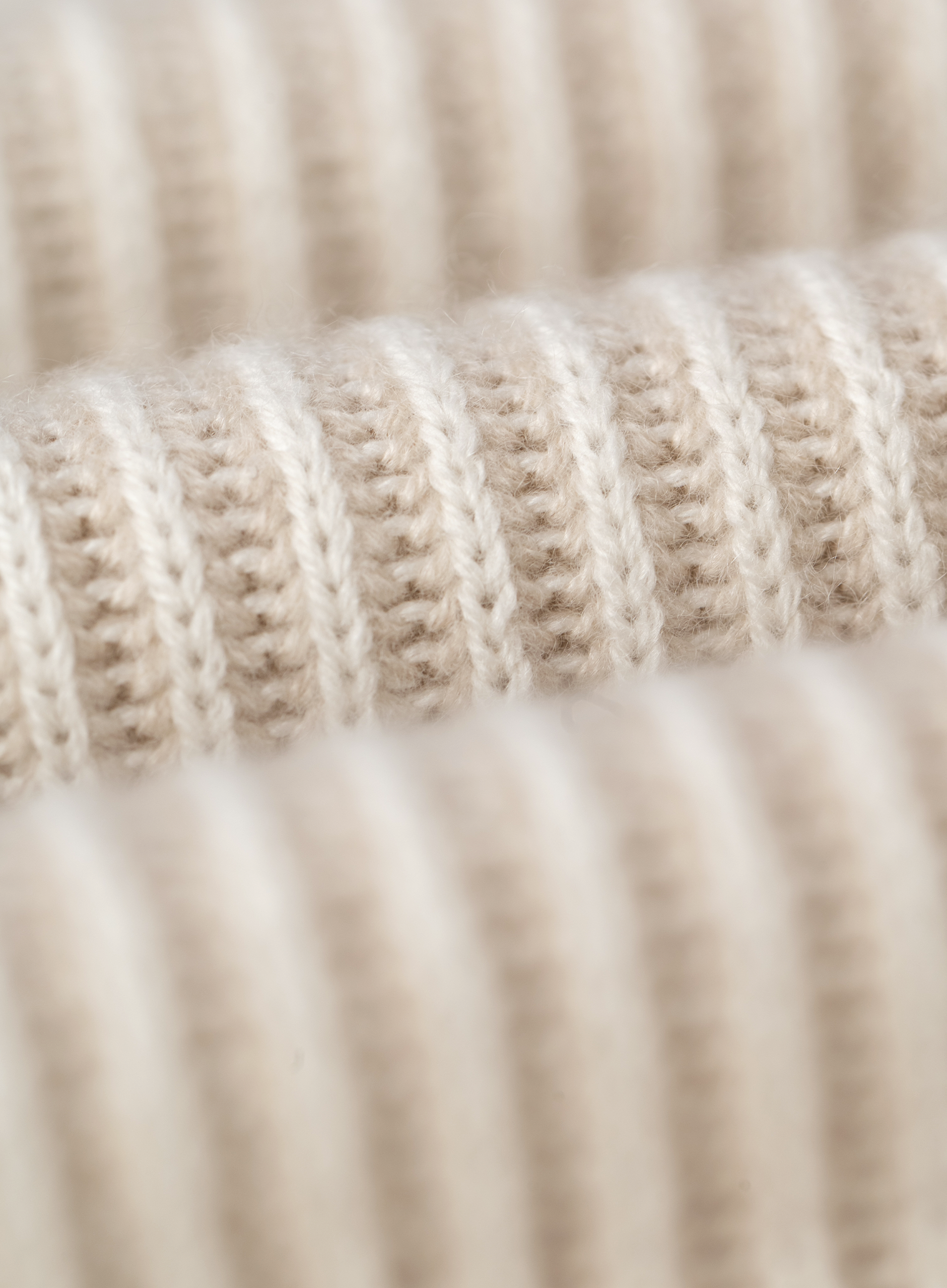 Coltrui van cashmere met Engels ribbreisel | ROOM-WIT