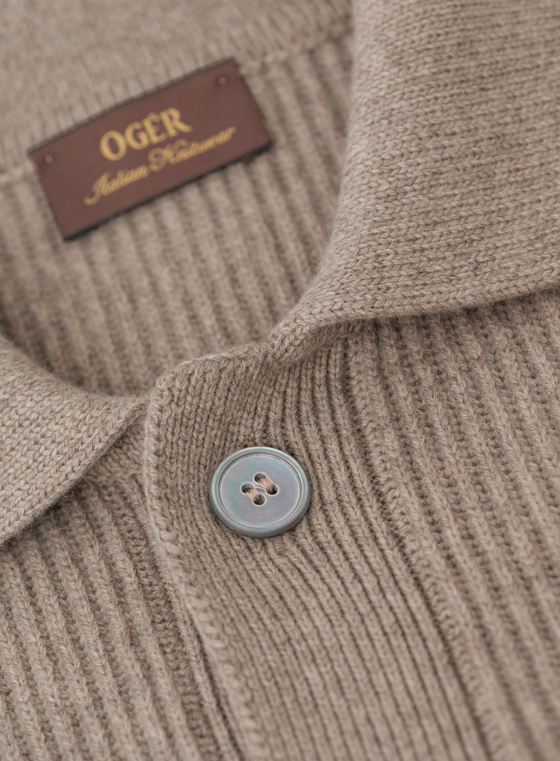 Knoopvest in wol cashmere | FULL_WIDTH | Beige