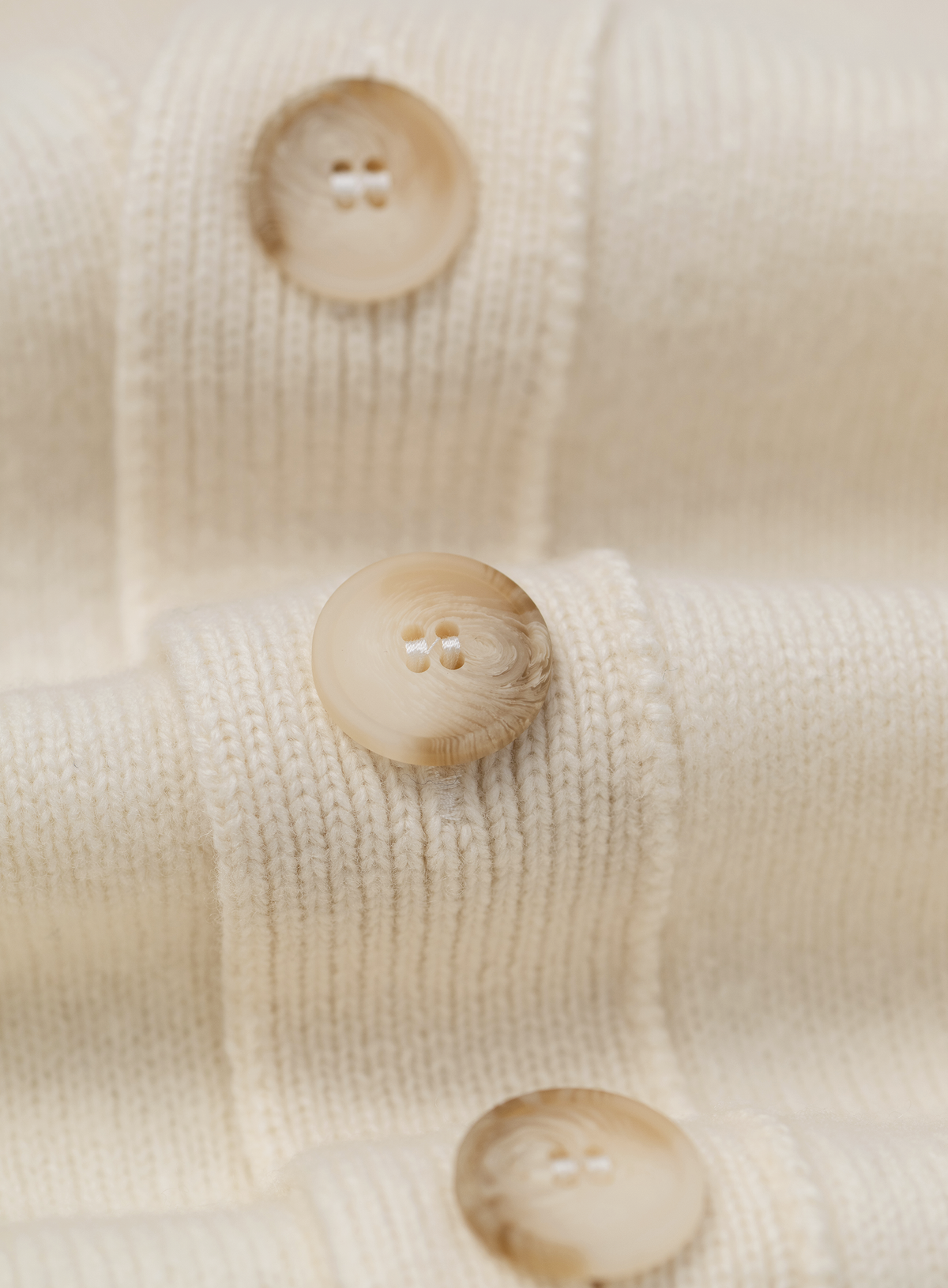 Knoopvest in wol | FULL_WIDTH | Wit