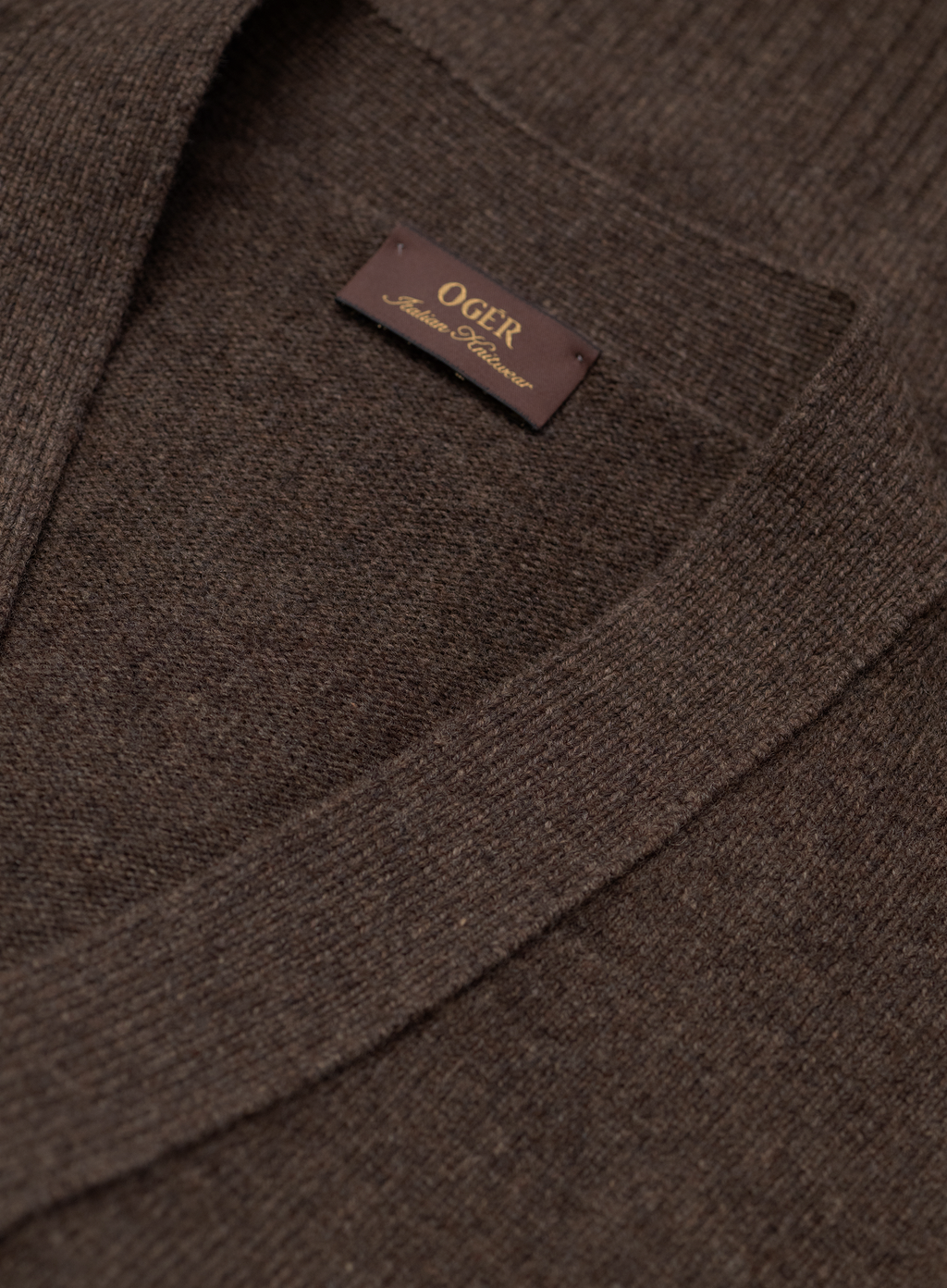 Knoopvest in wol | FULL_WIDTH | Bruin