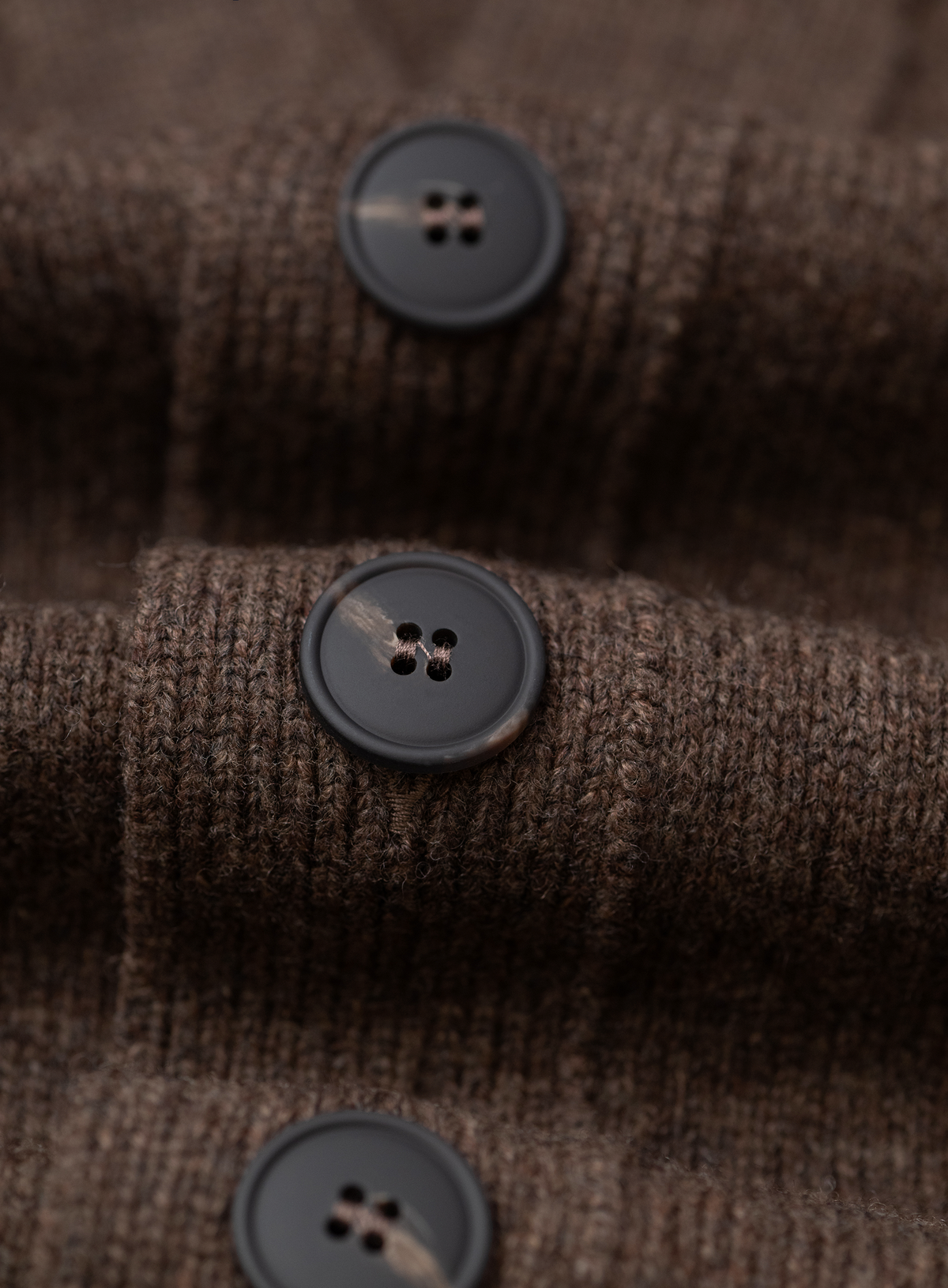 Knoopvest in wol | FULL_WIDTH | Bruin