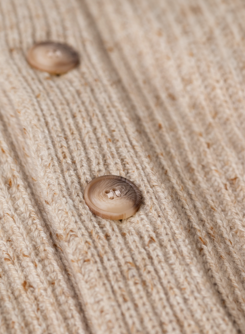 Knoopvest in wol cashmere | FULL_WIDTH | ROOM-WIT