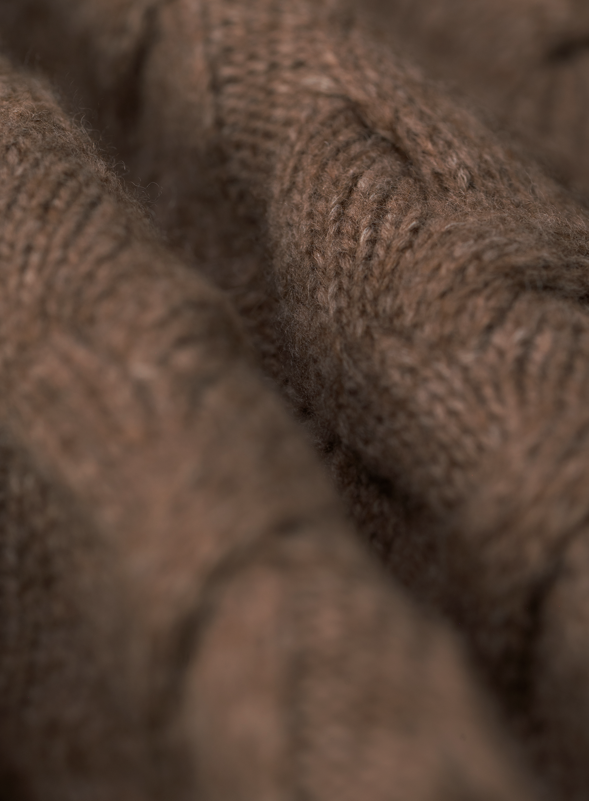 Coltrui van scheerwol met kabelmotief | FULL_WIDTH | TAUPE BRUIN