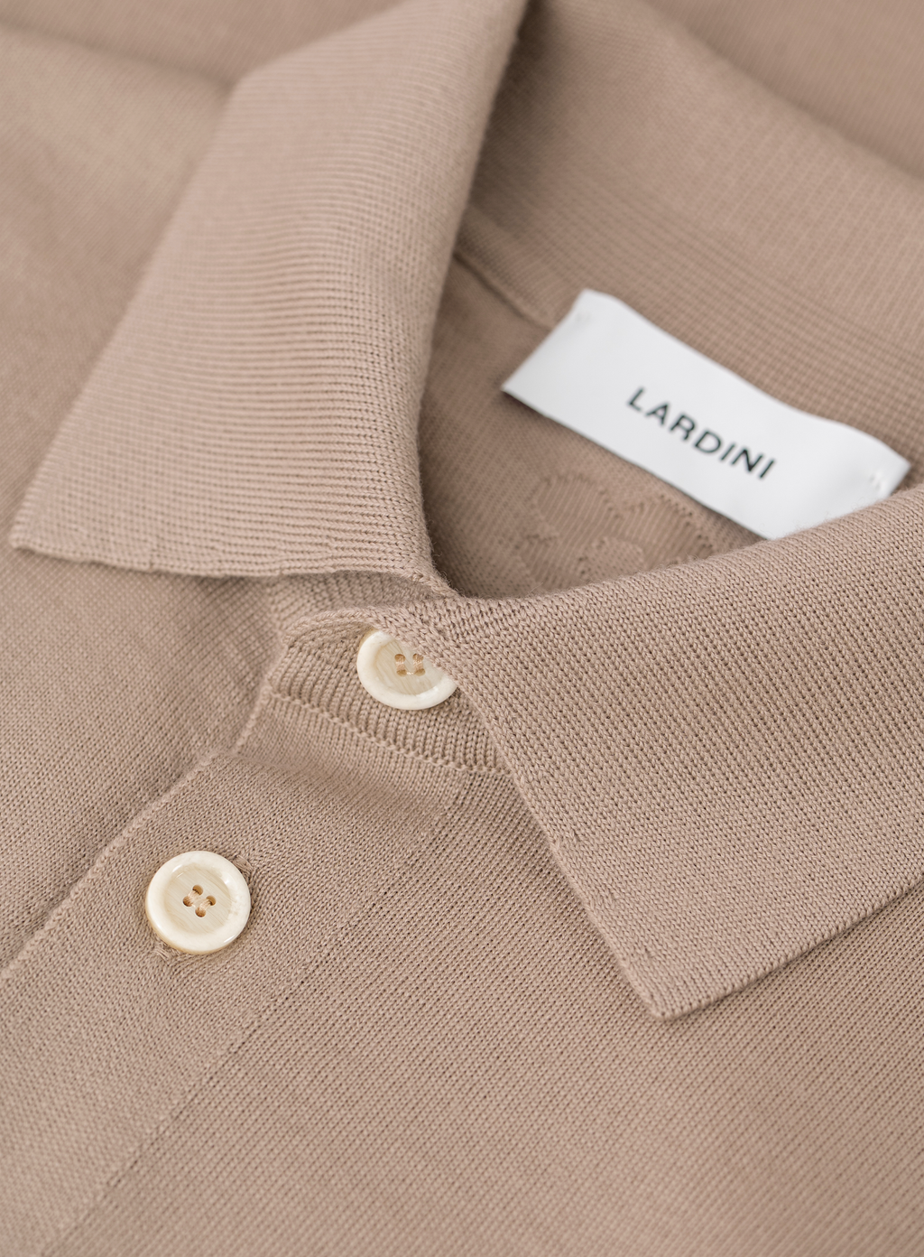 Fijngebreid knoopvest van scheerwol | FULL_WIDTH | Beige