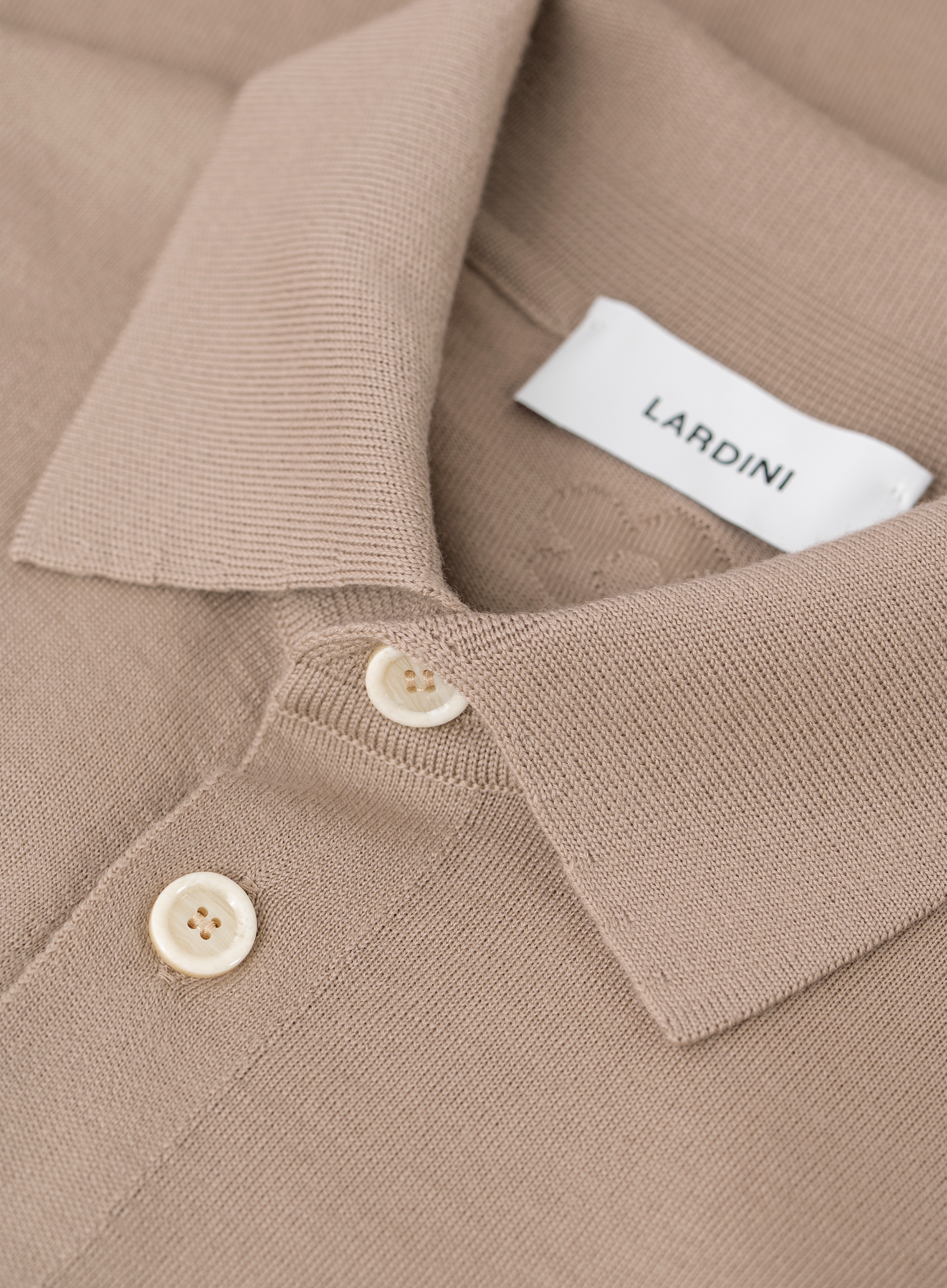 Fijngebreid knoopvest van scheerwol | FULL_WIDTH | Beige