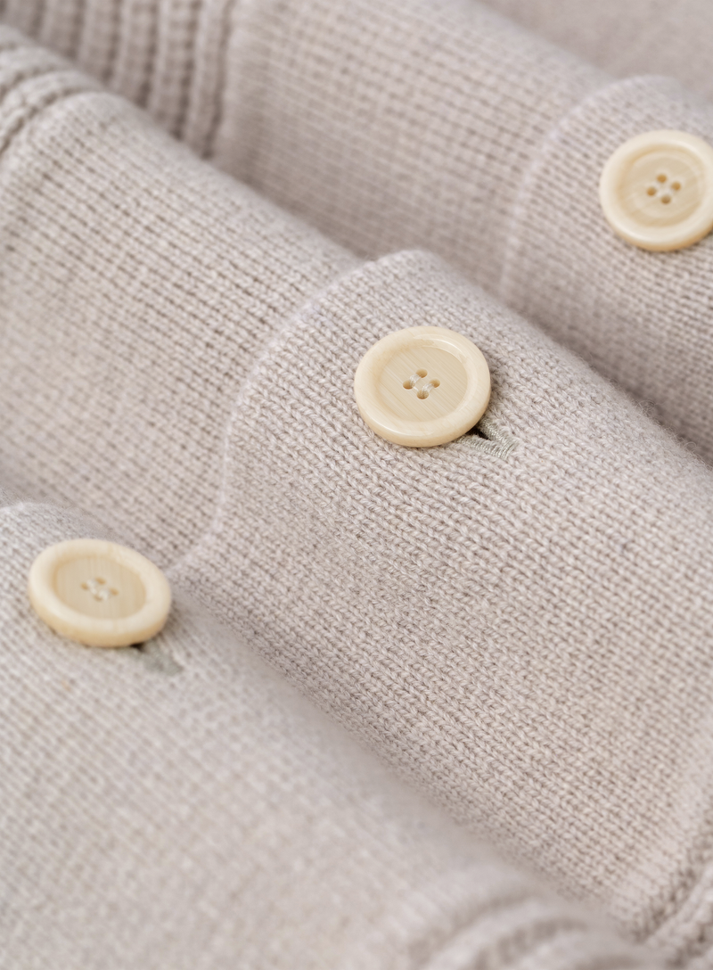 Knoopvest van wol en cashmere met polokraag | FULL_WIDTH | Beige
