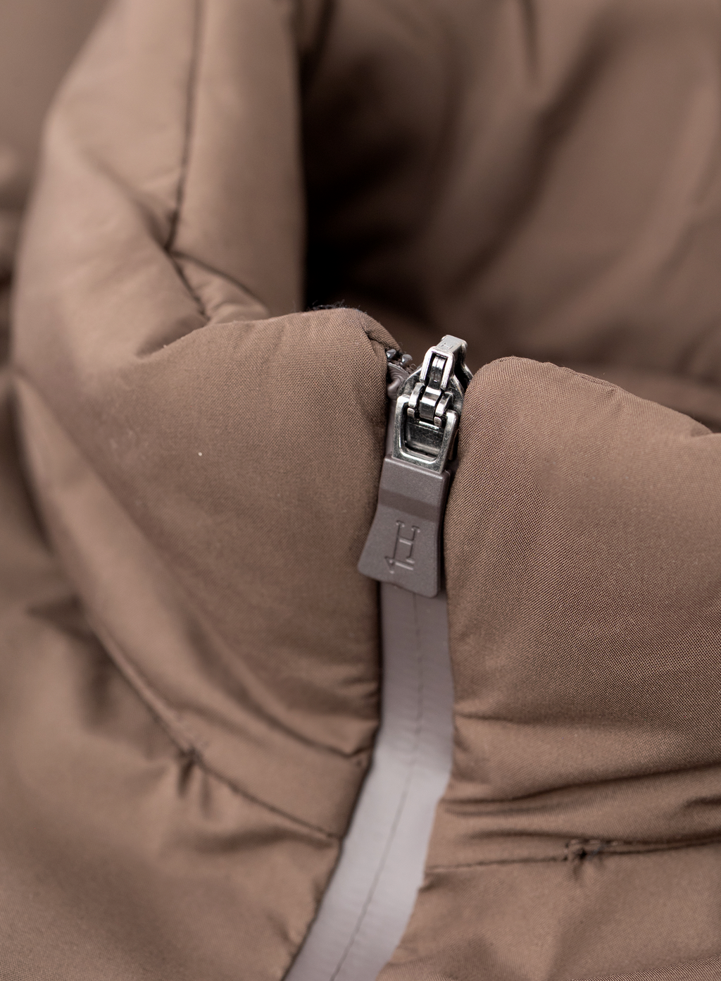 Bodywarmer met opstaande kraag | FULL_WIDTH | Bruin