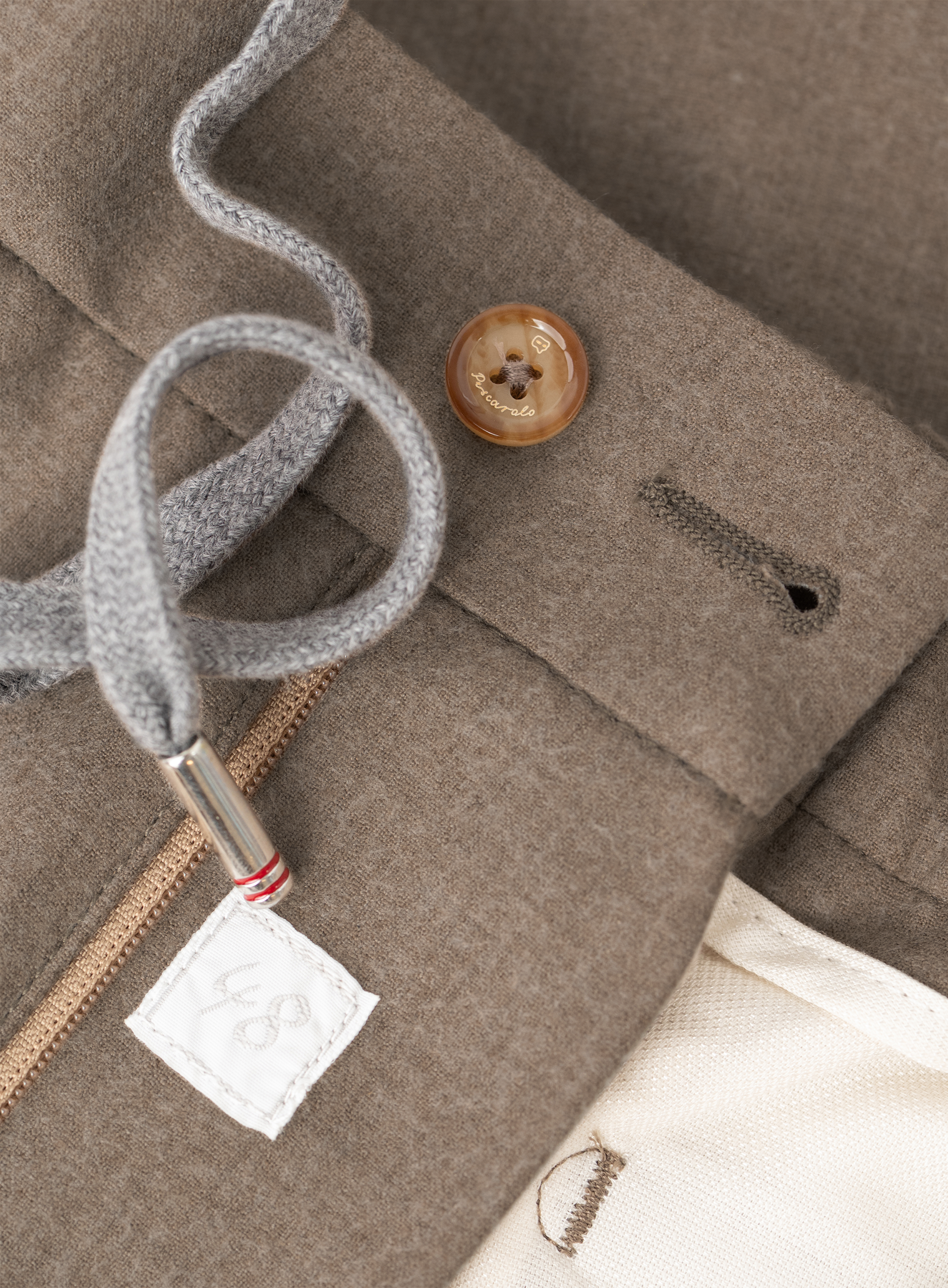 Chino van cashmere | FULL_WIDTH | TAUPE