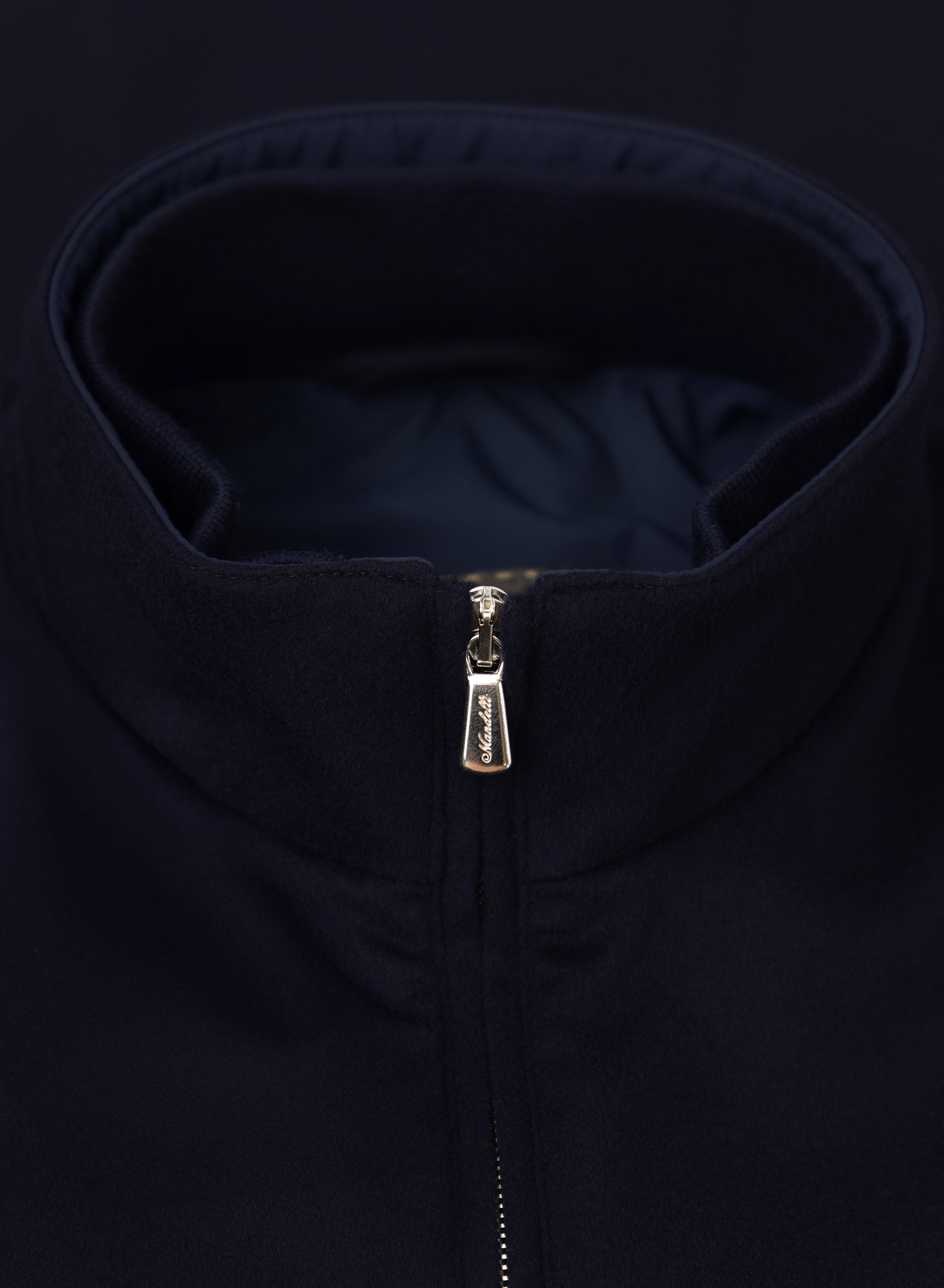 Bodywarmer van cashmere met | opstaande kraag | FULL_WIDTH | BLUE NAVY