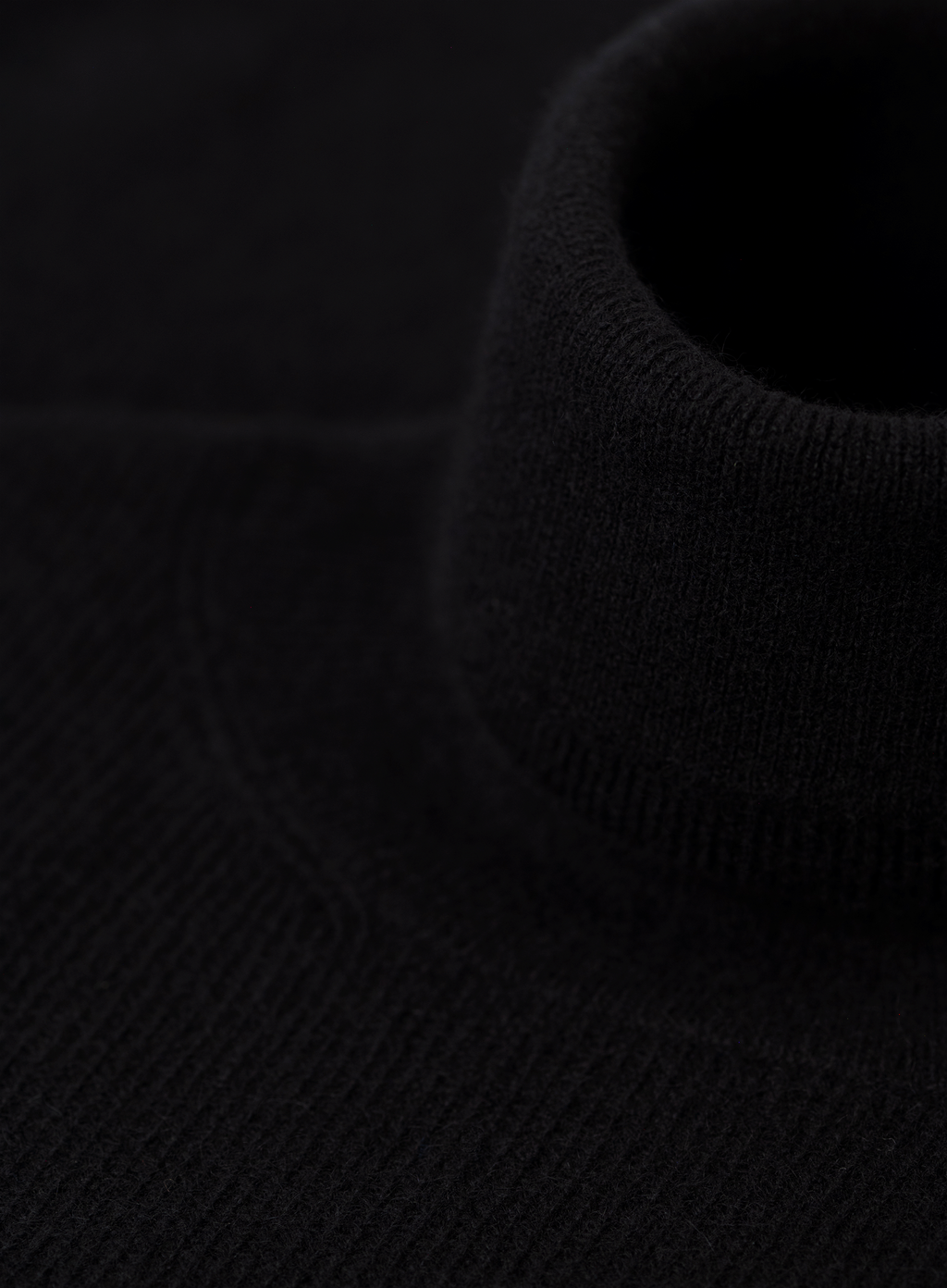 Coltrui in cashmere | FULL_WIDTH | Zwart