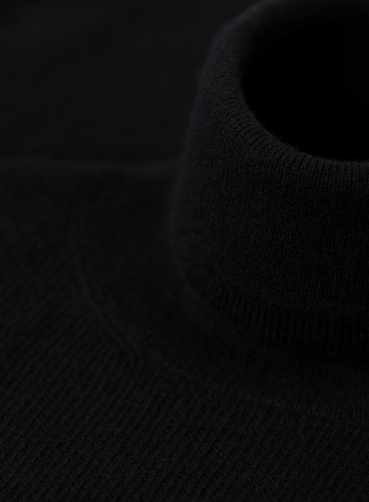 Coltrui in cashmere | FULL_WIDTH | Zwart