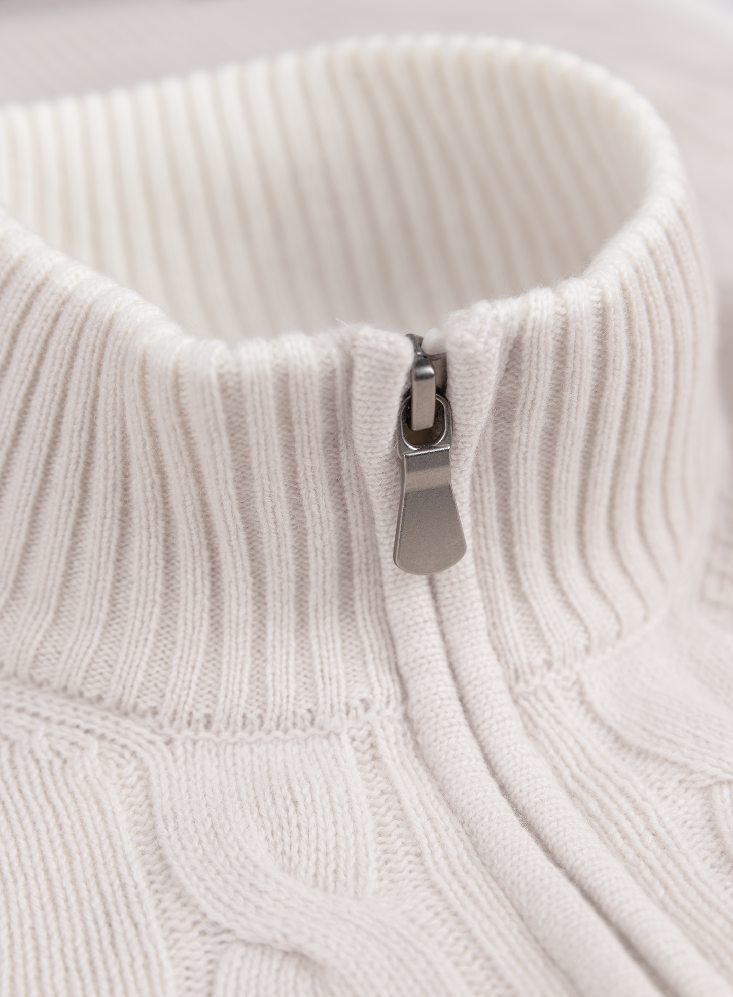 Kabelgebreid ritsvest van wol en cashmere | FULL_WIDTH | L.BEIGE