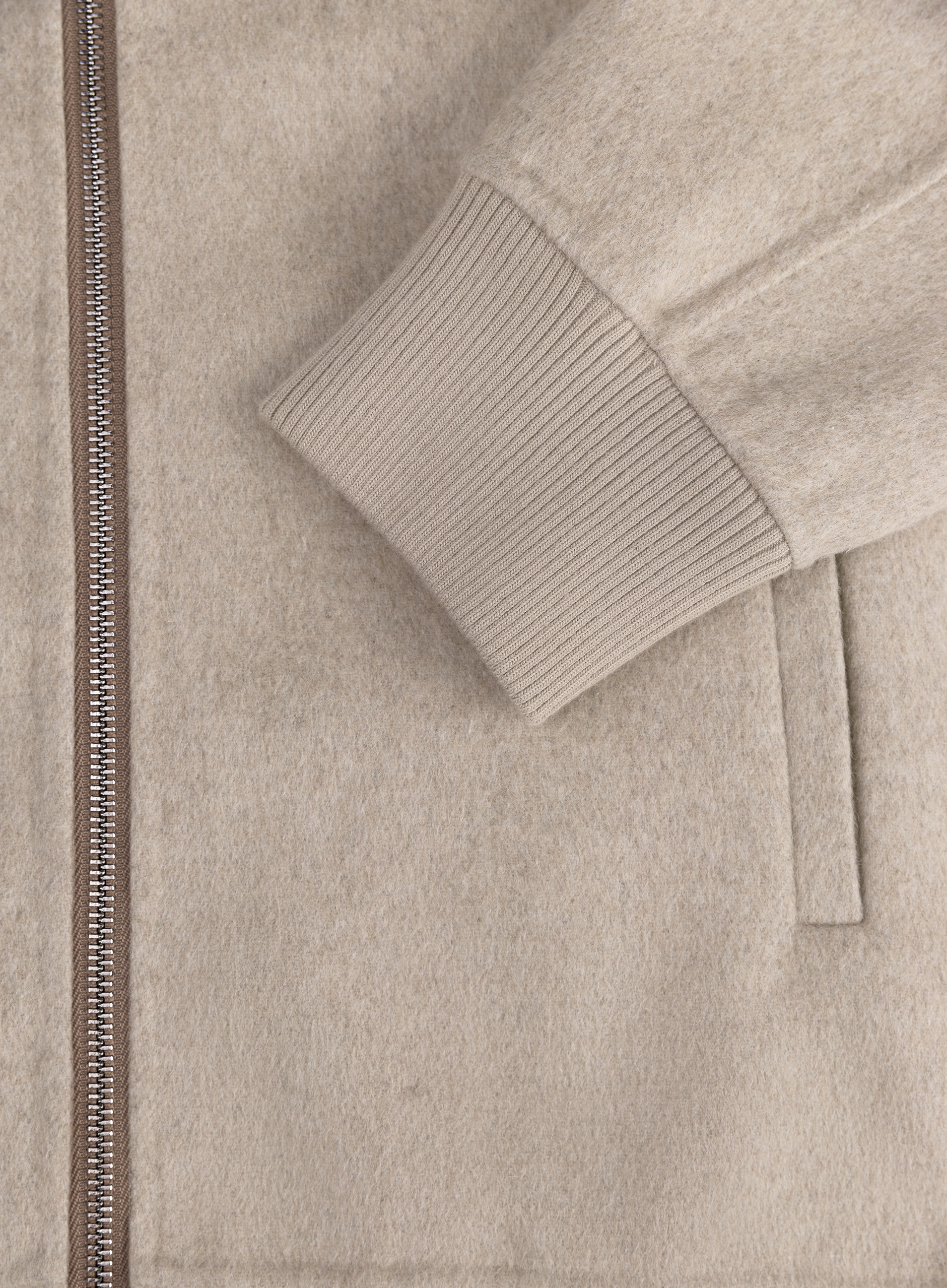 Mick jack van wol | FULL_WIDTH | Beige
