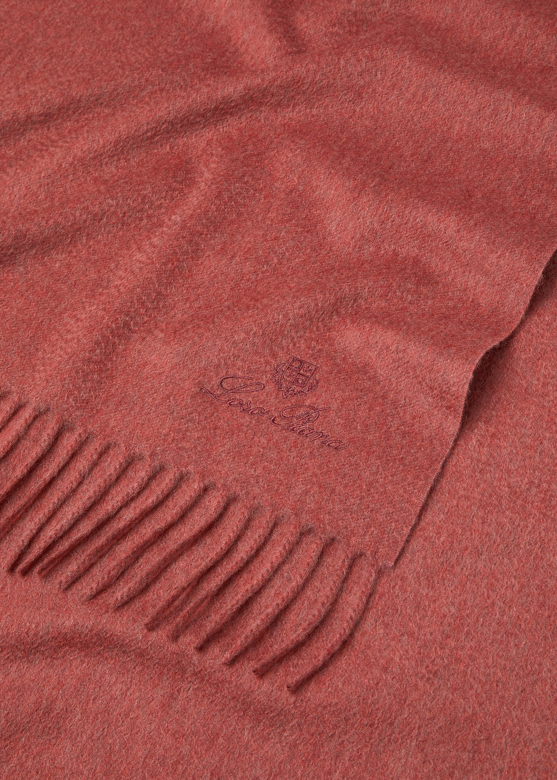 Cashmere shawl | BG_TRANSPARENT | FULL_WIDTH | D.Rood
