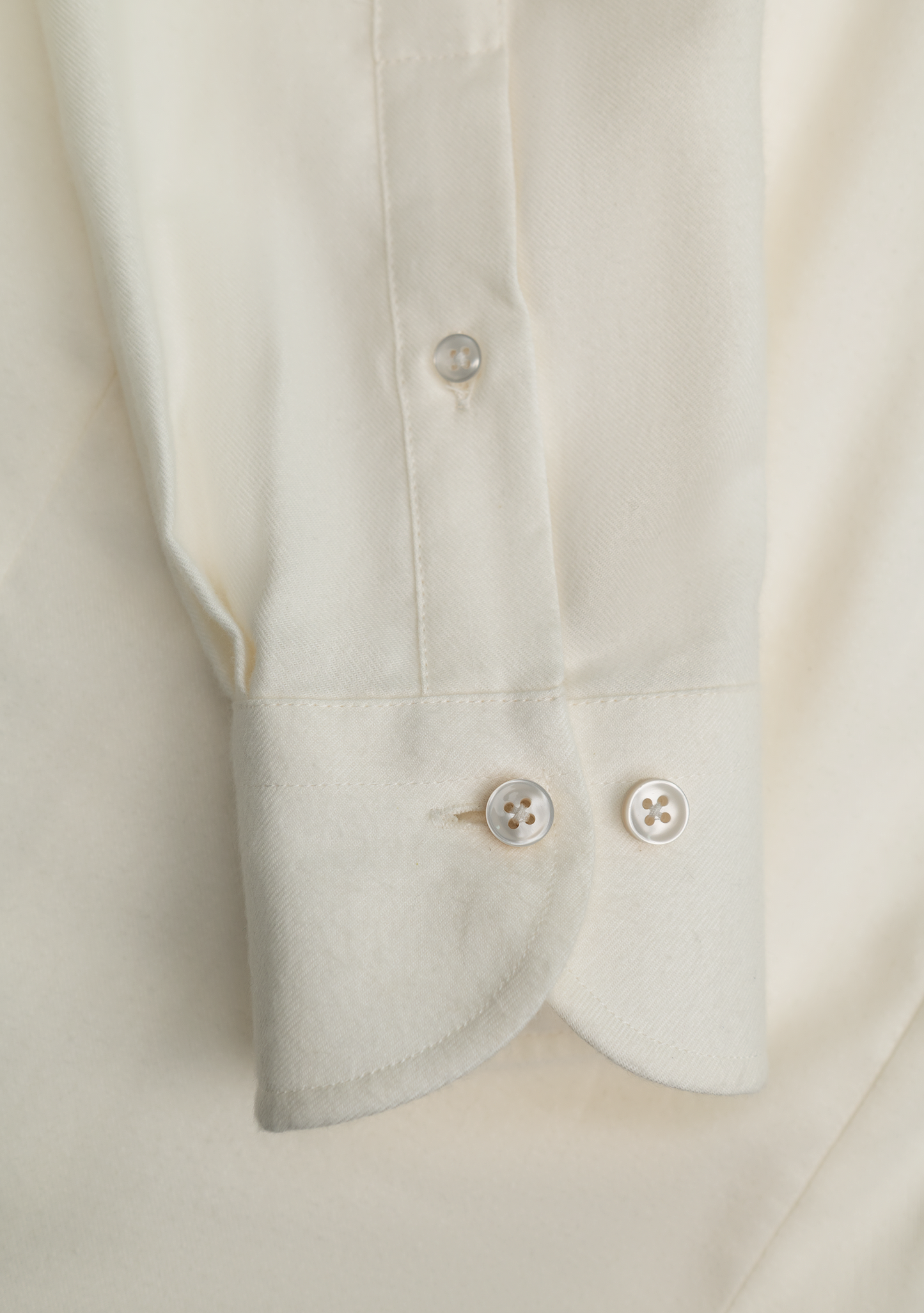 Linnen shirt | FULL_WIDTH | ROOM-WIT