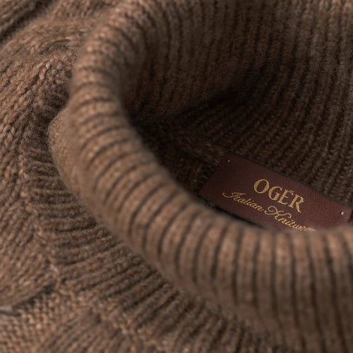 Pullover und Strickjacken