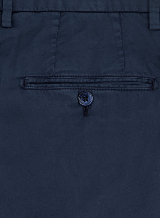 Slim-fit trousers made of cotton
